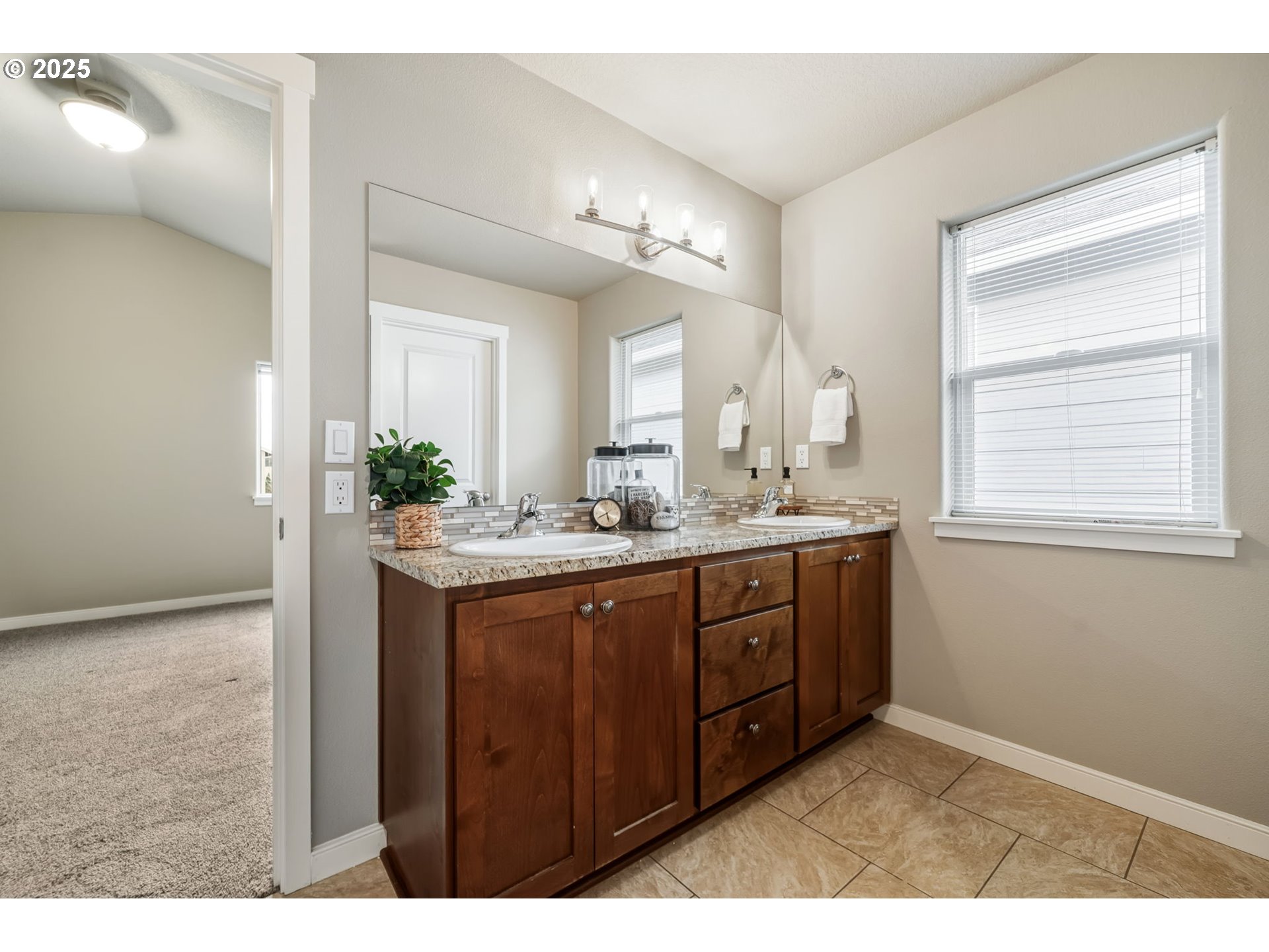 property viewer photo 22