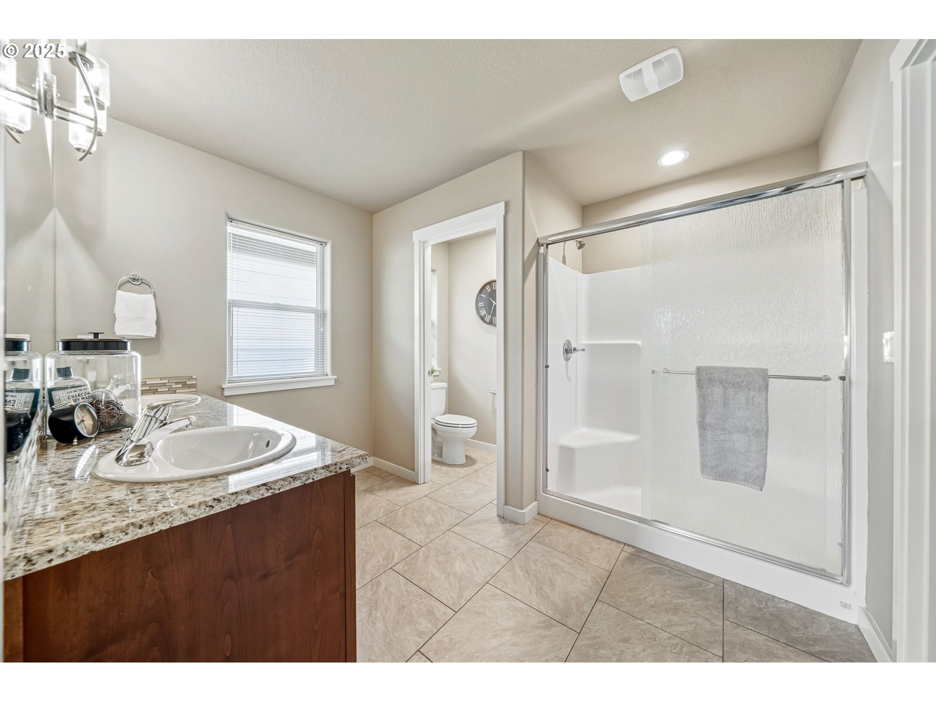 property viewer photo 25