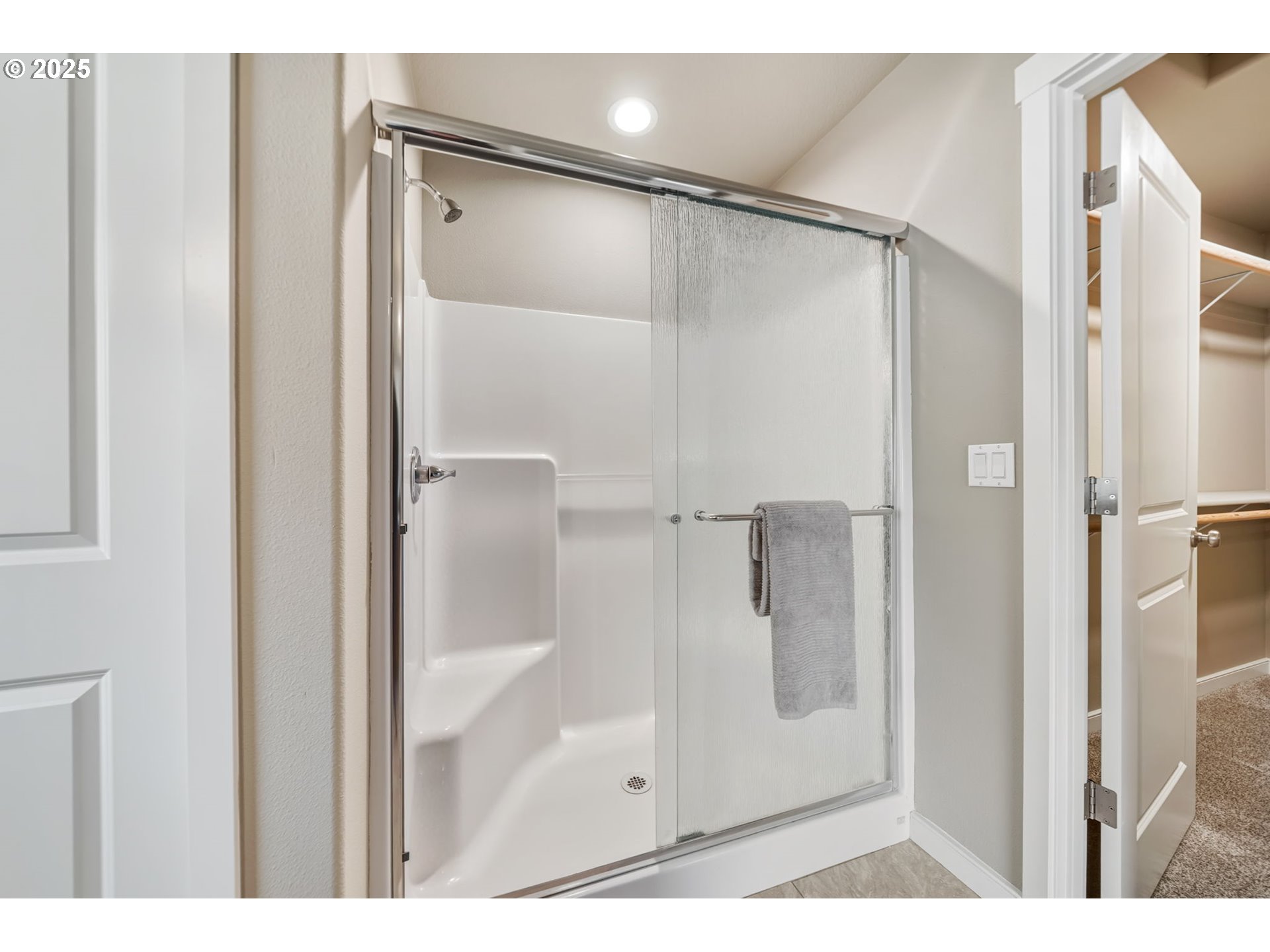 property viewer photo 26