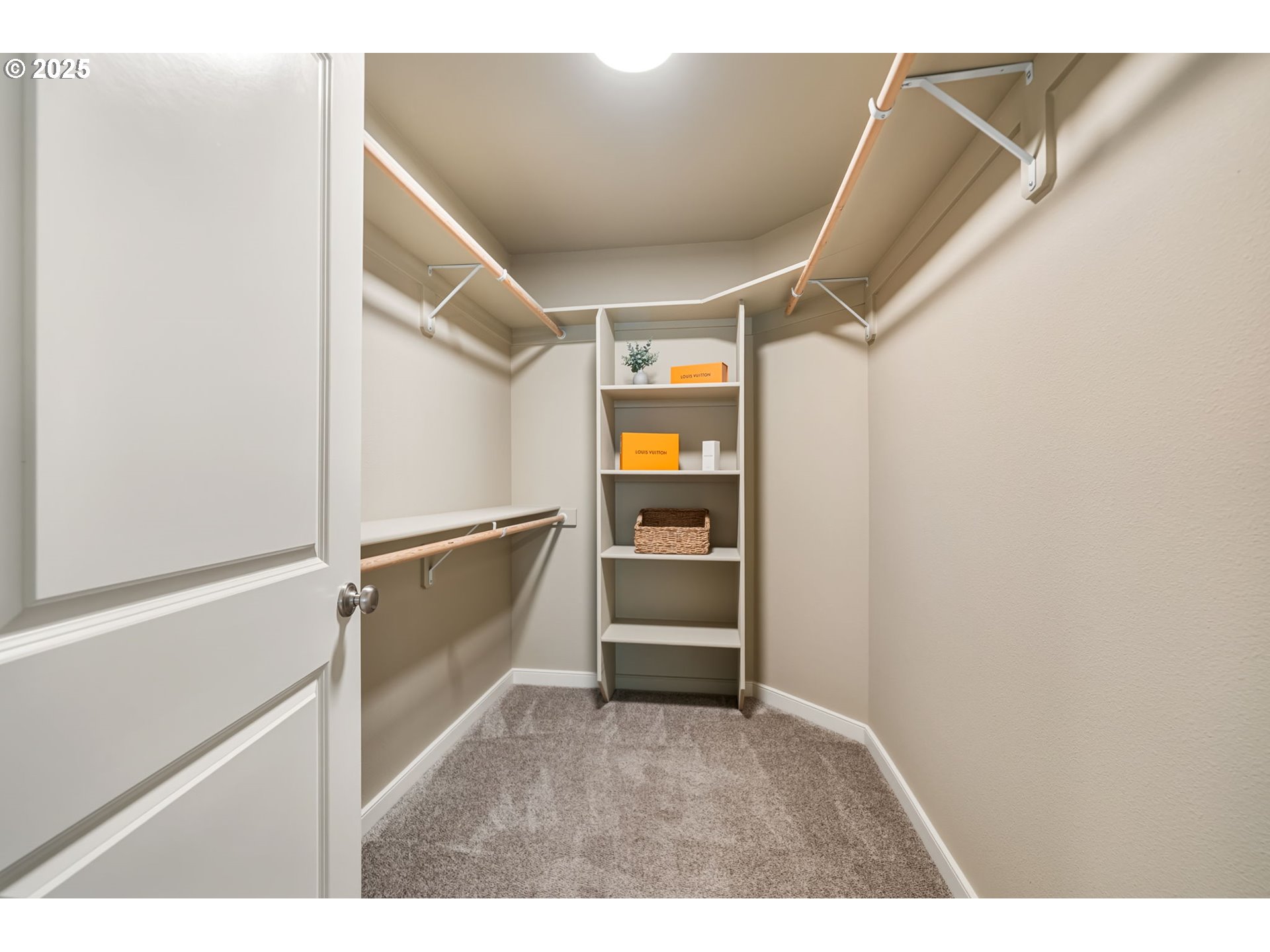property viewer photo 27