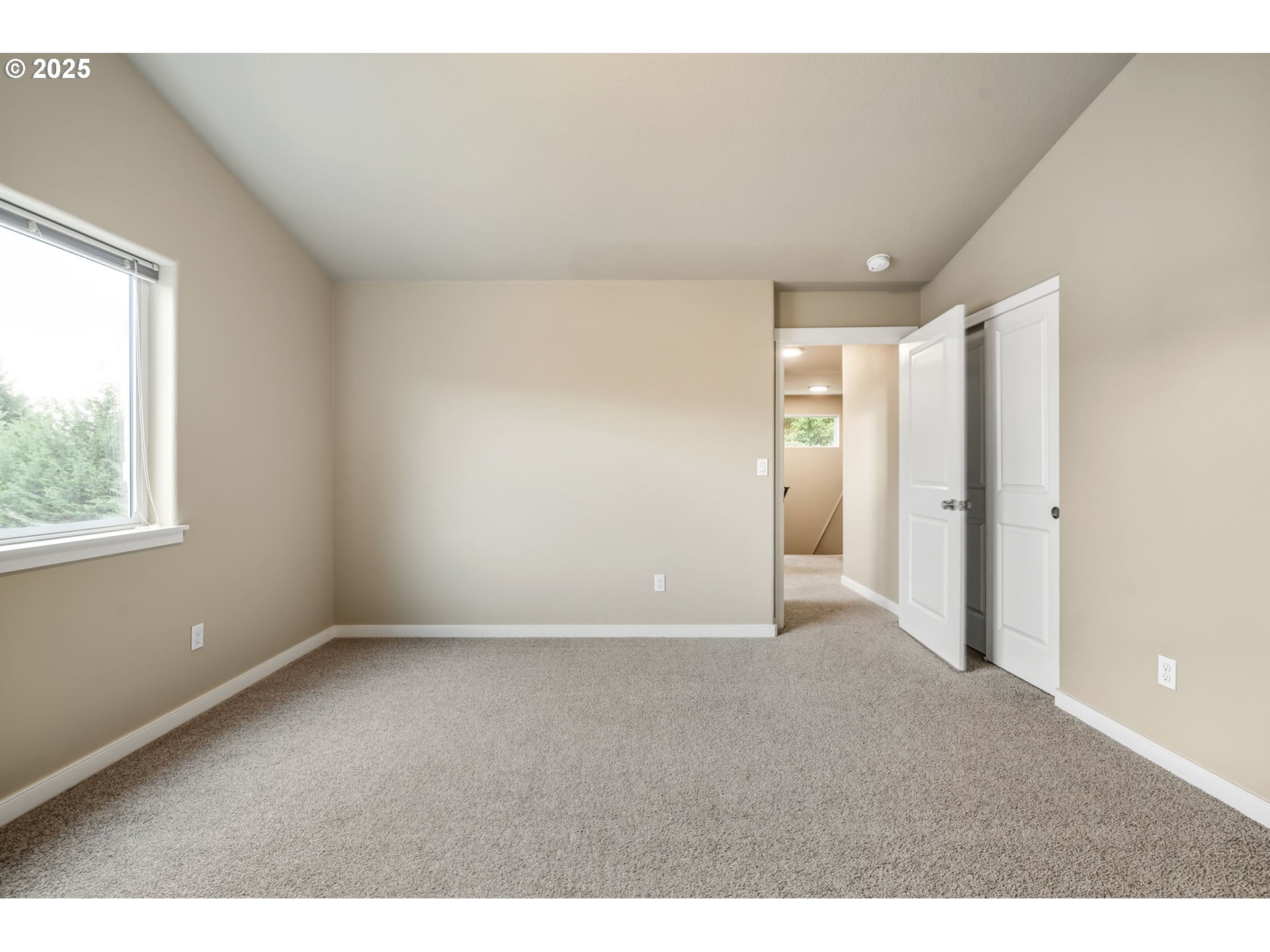 property viewer photo 31