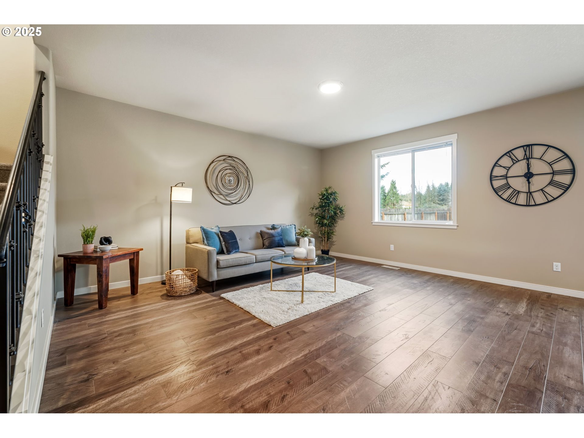 property viewer photo 7