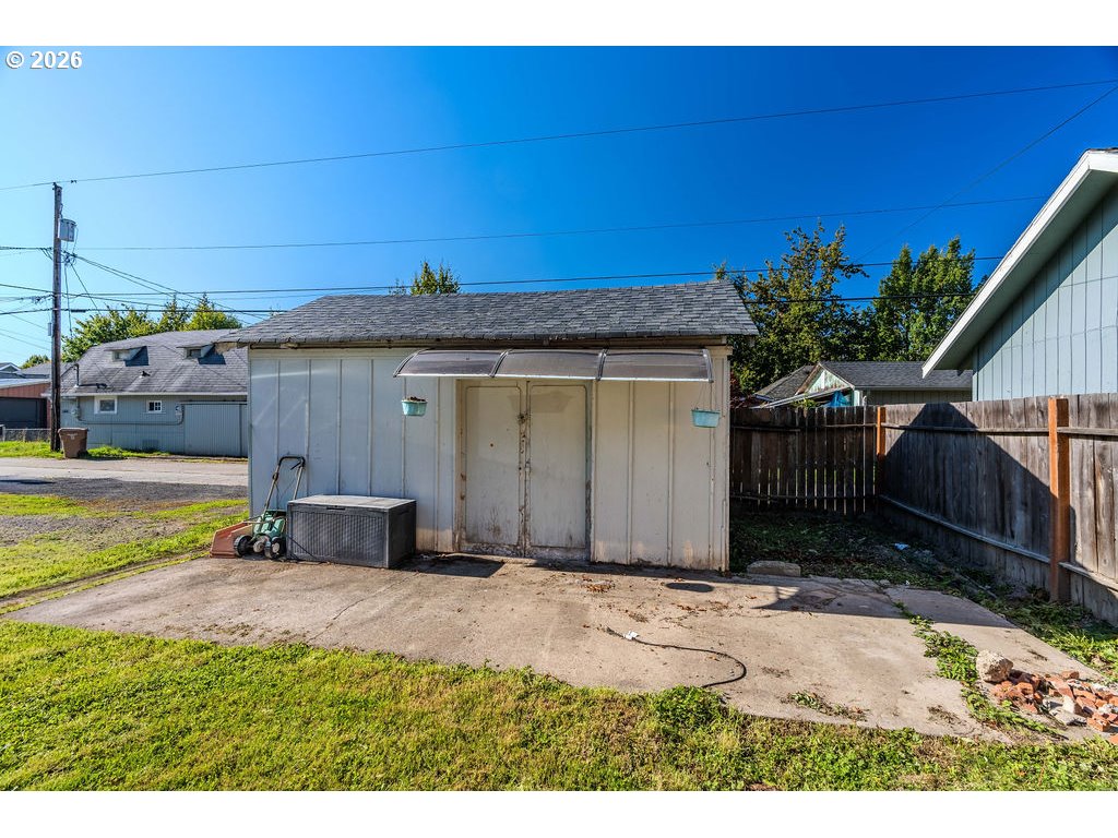 main property photo 30