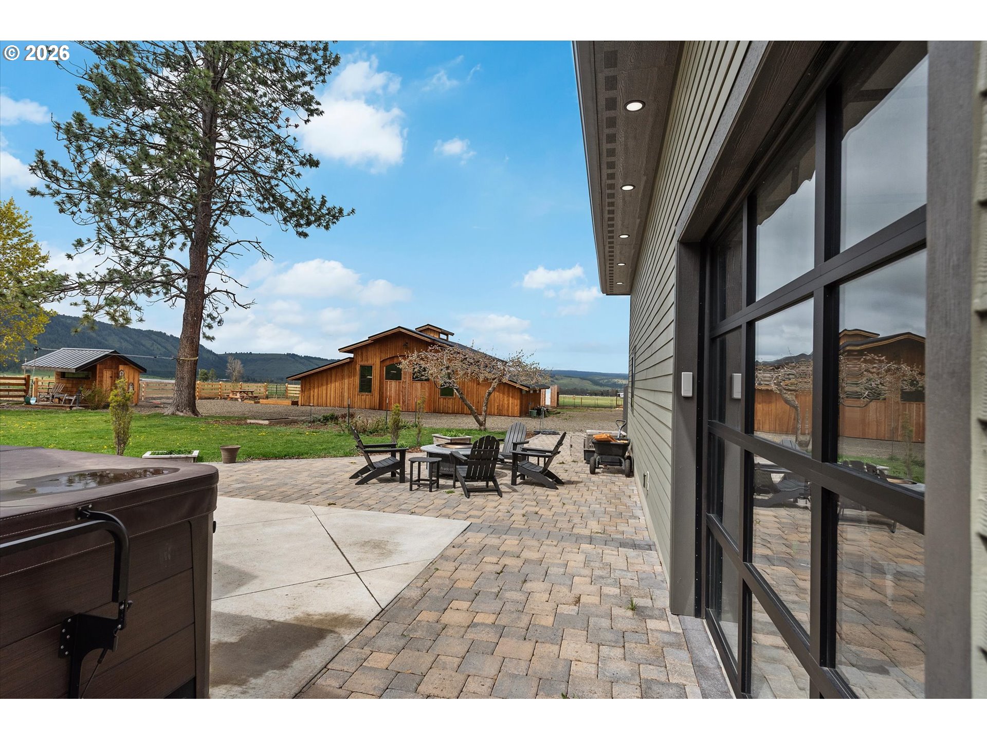 main property photo 28