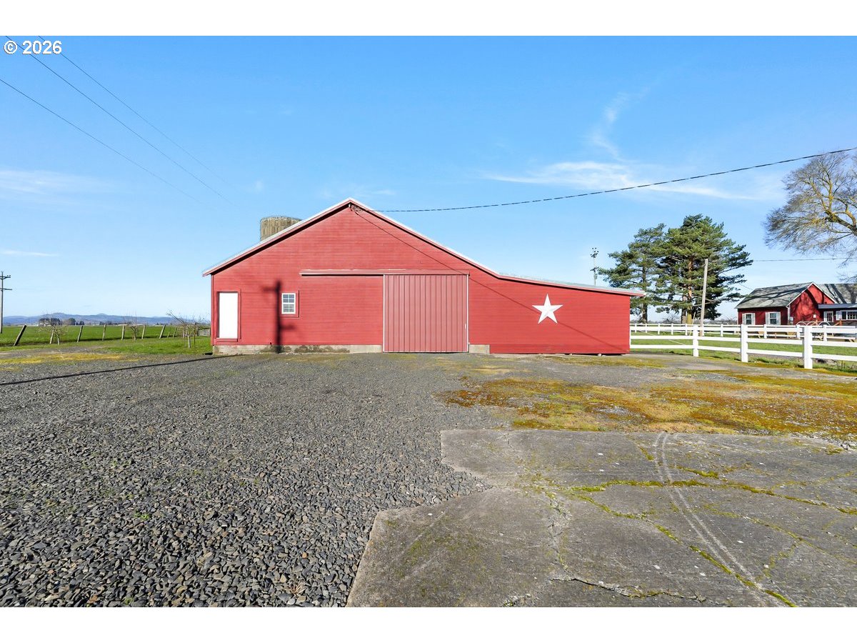main property photo 30