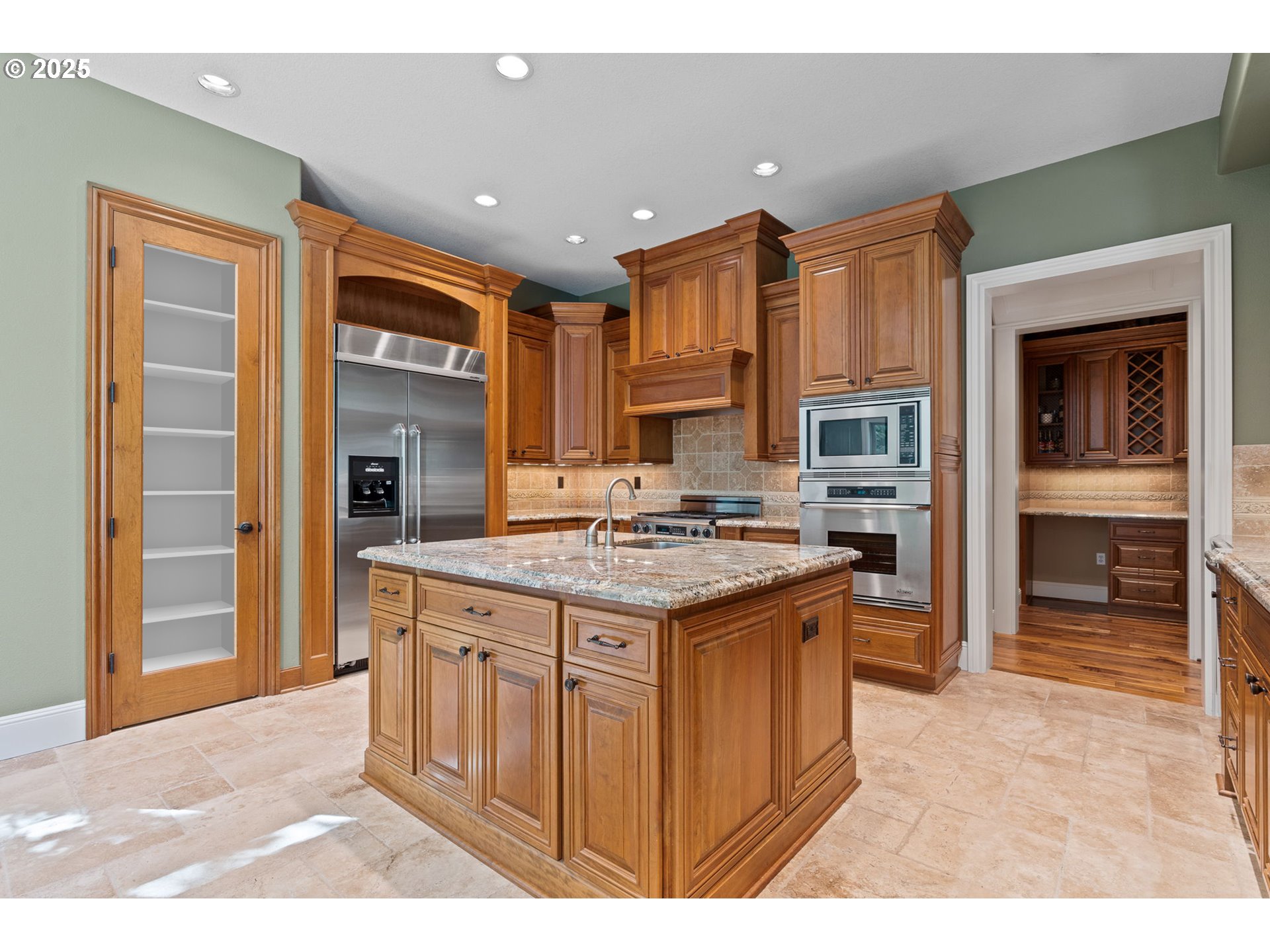 main property photo 11