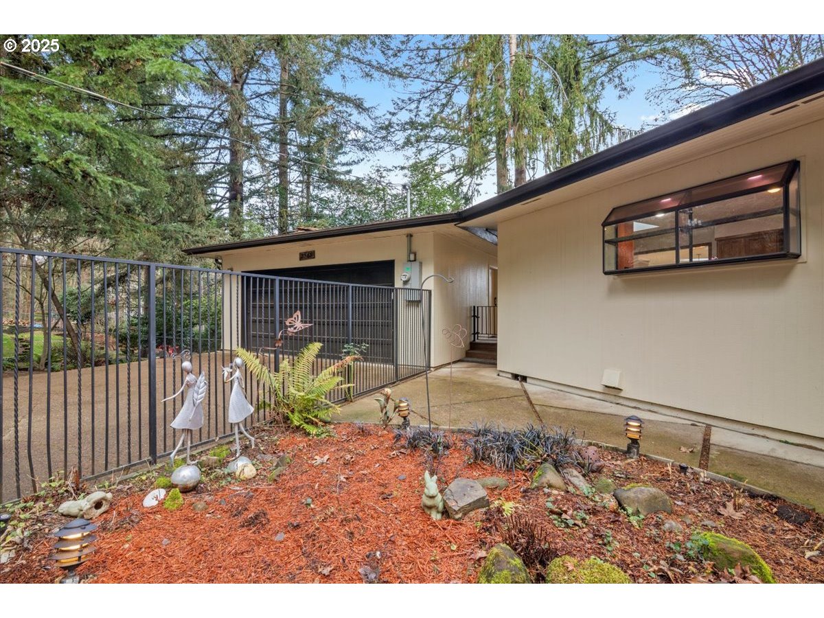 property viewer photo 2