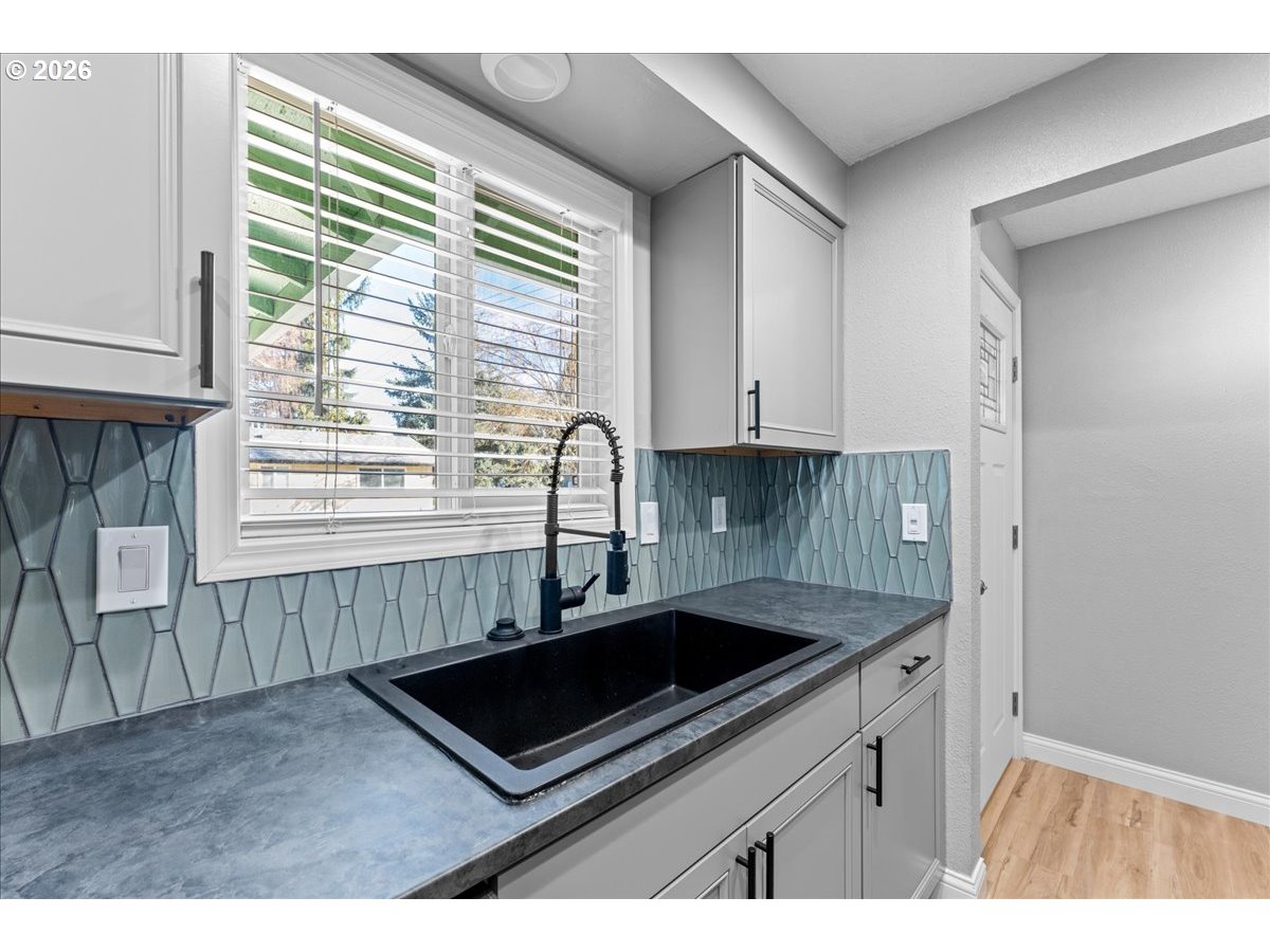 property viewer photo 9