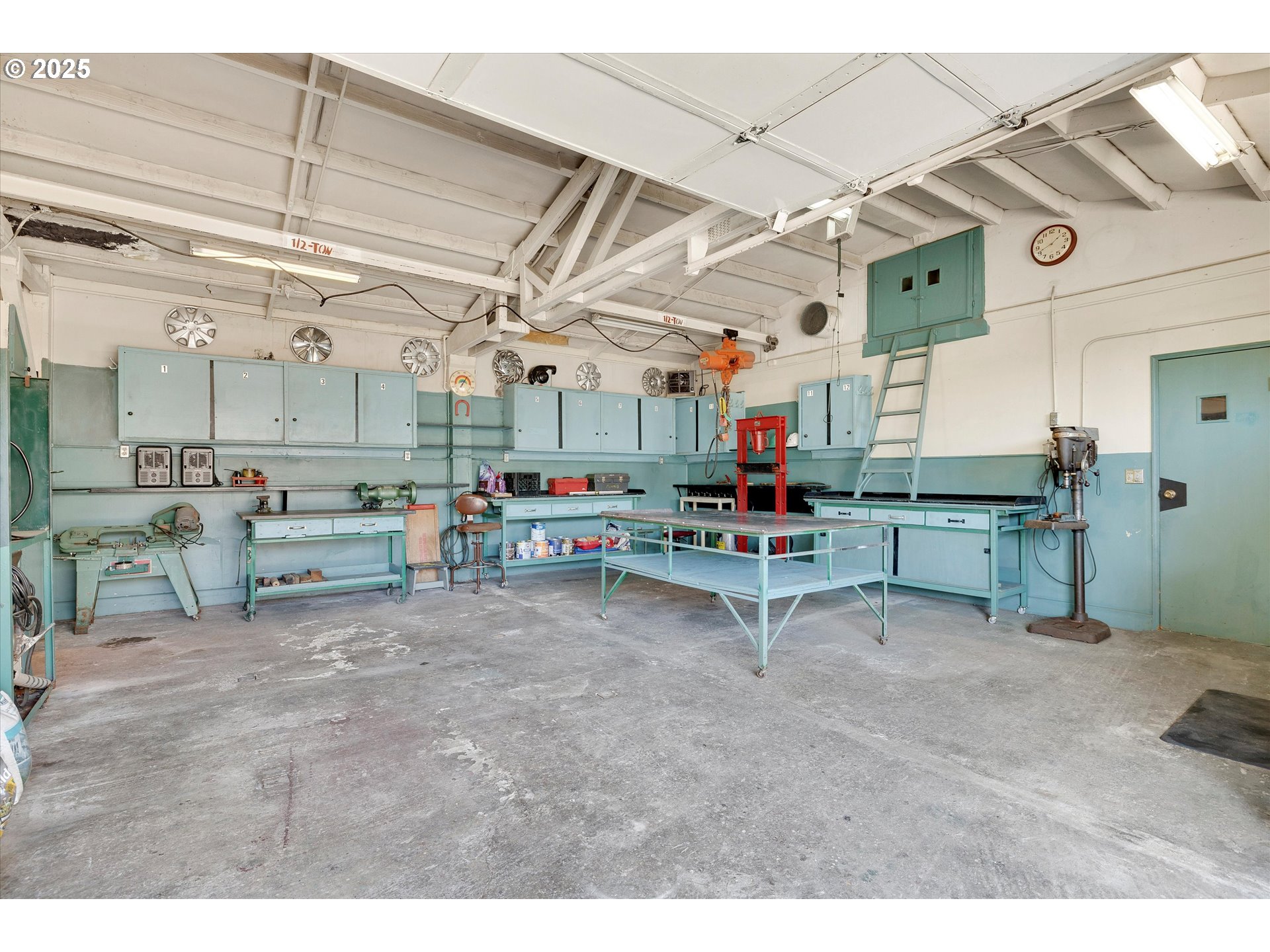 main property photo 23