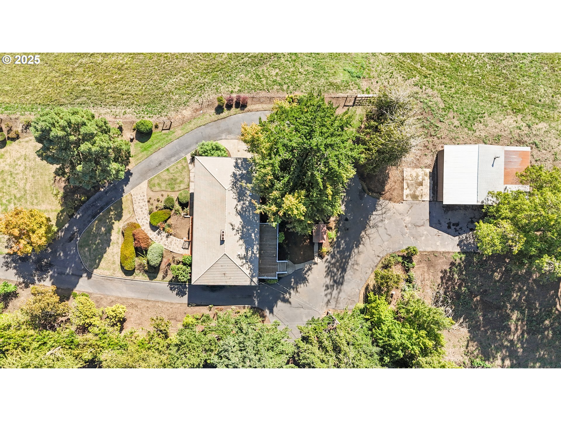 main property photo 40