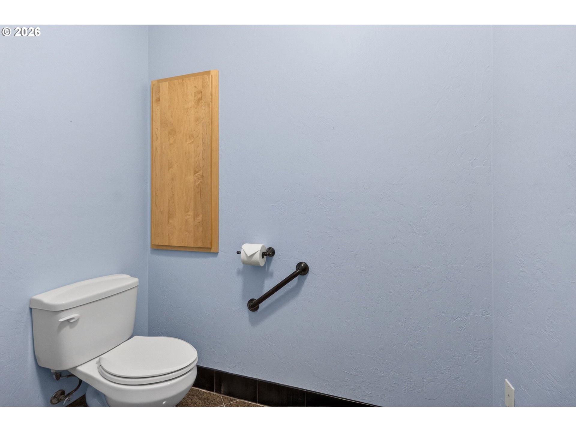 main property photo 28
