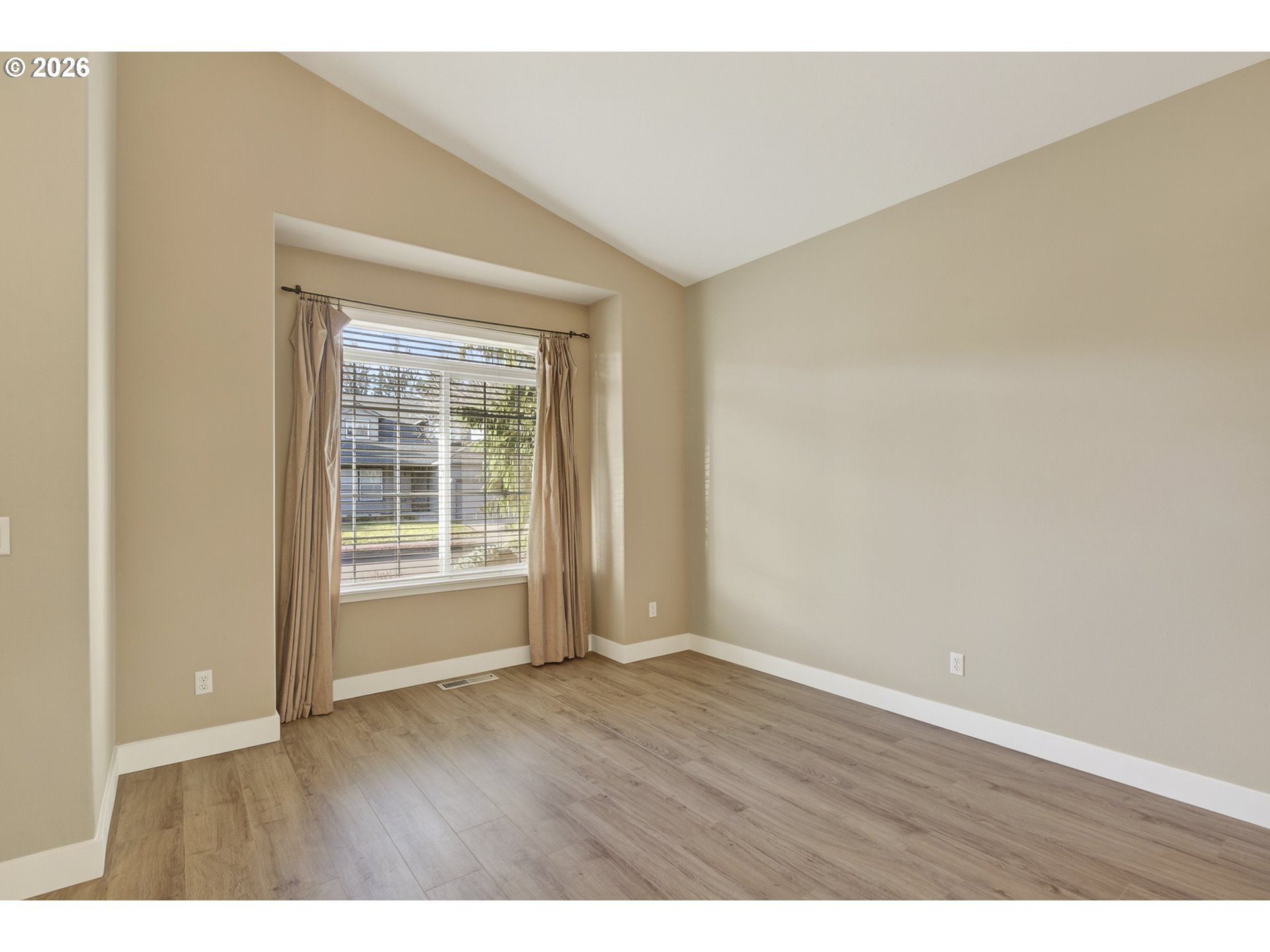 property viewer photo 17