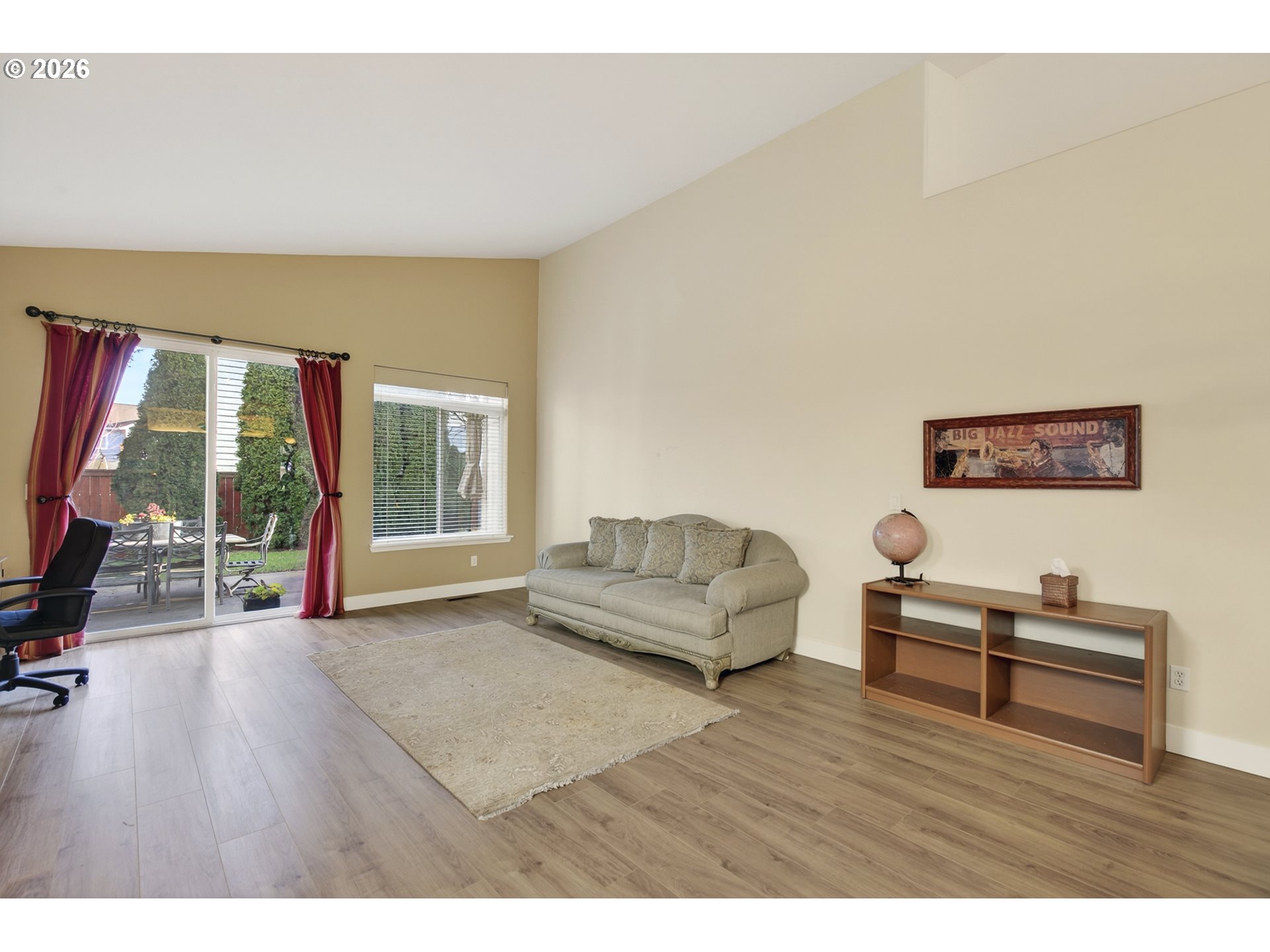 property viewer photo 3