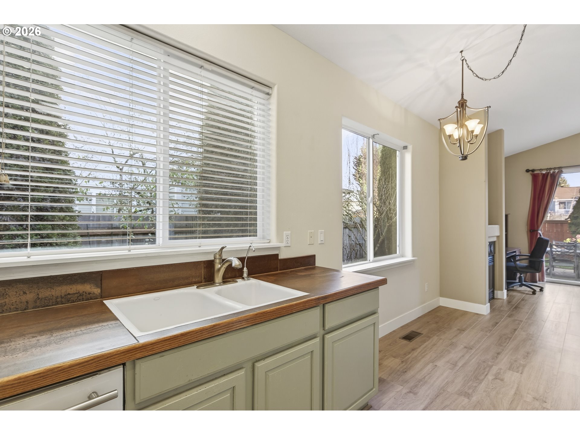 property viewer photo 9