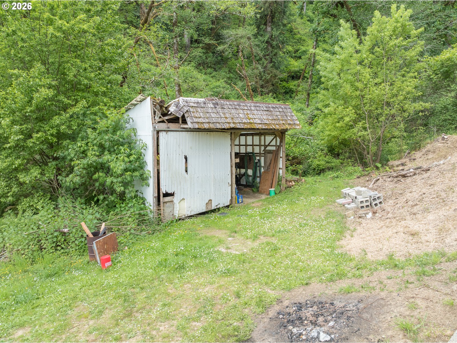 main property photo 28