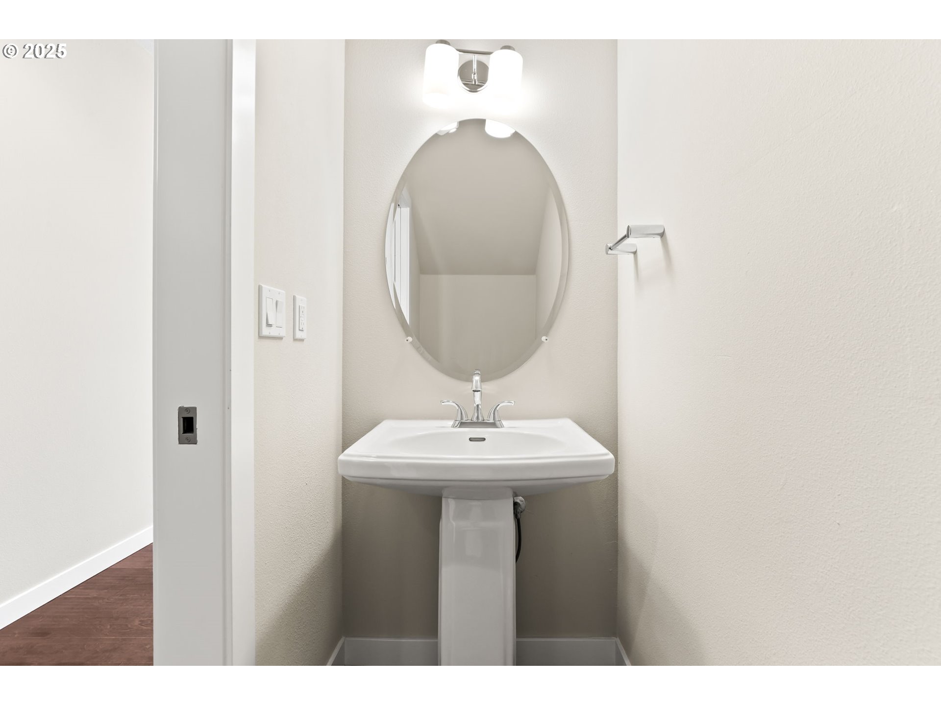 property viewer photo 12