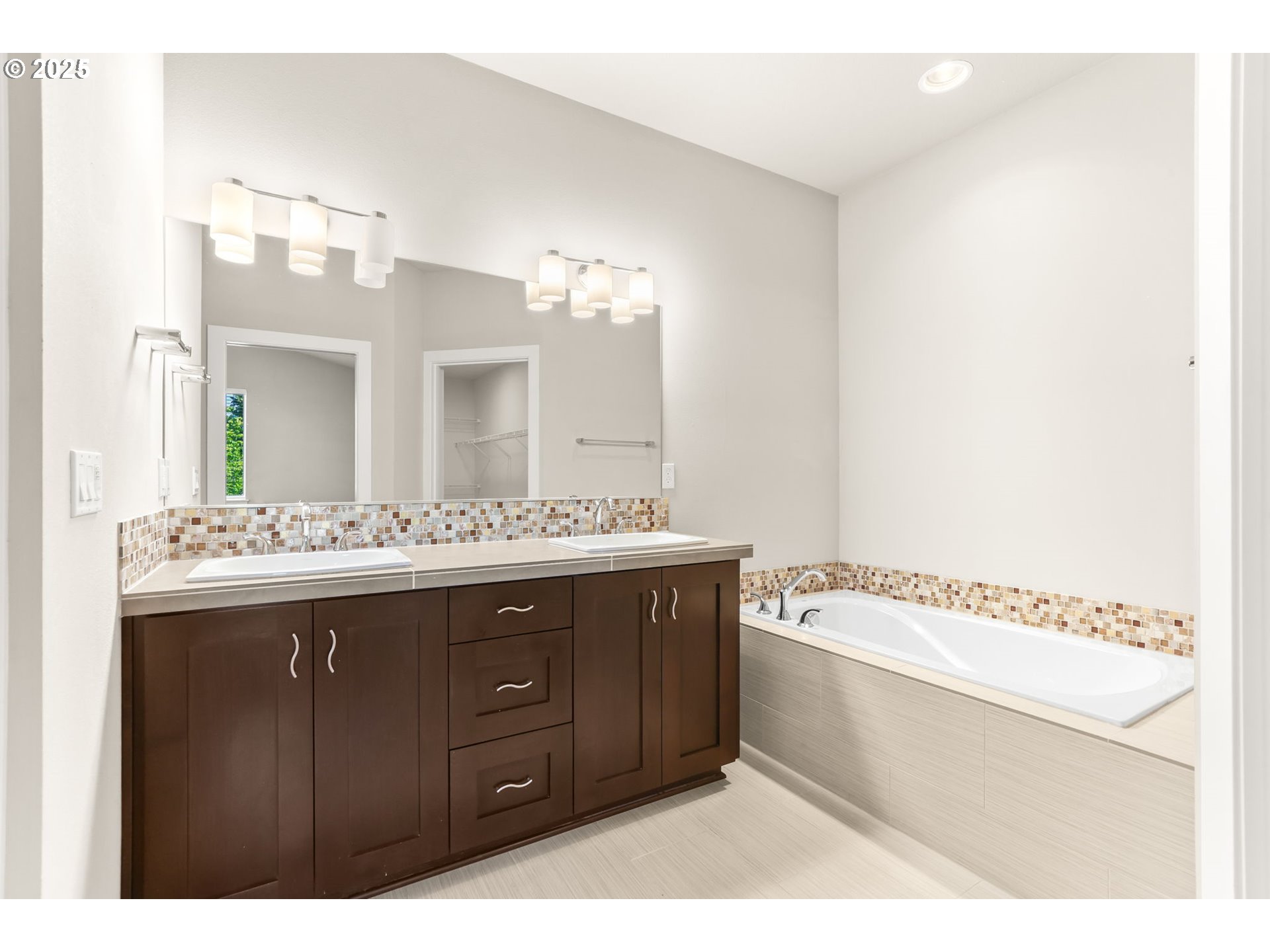 property viewer photo 16