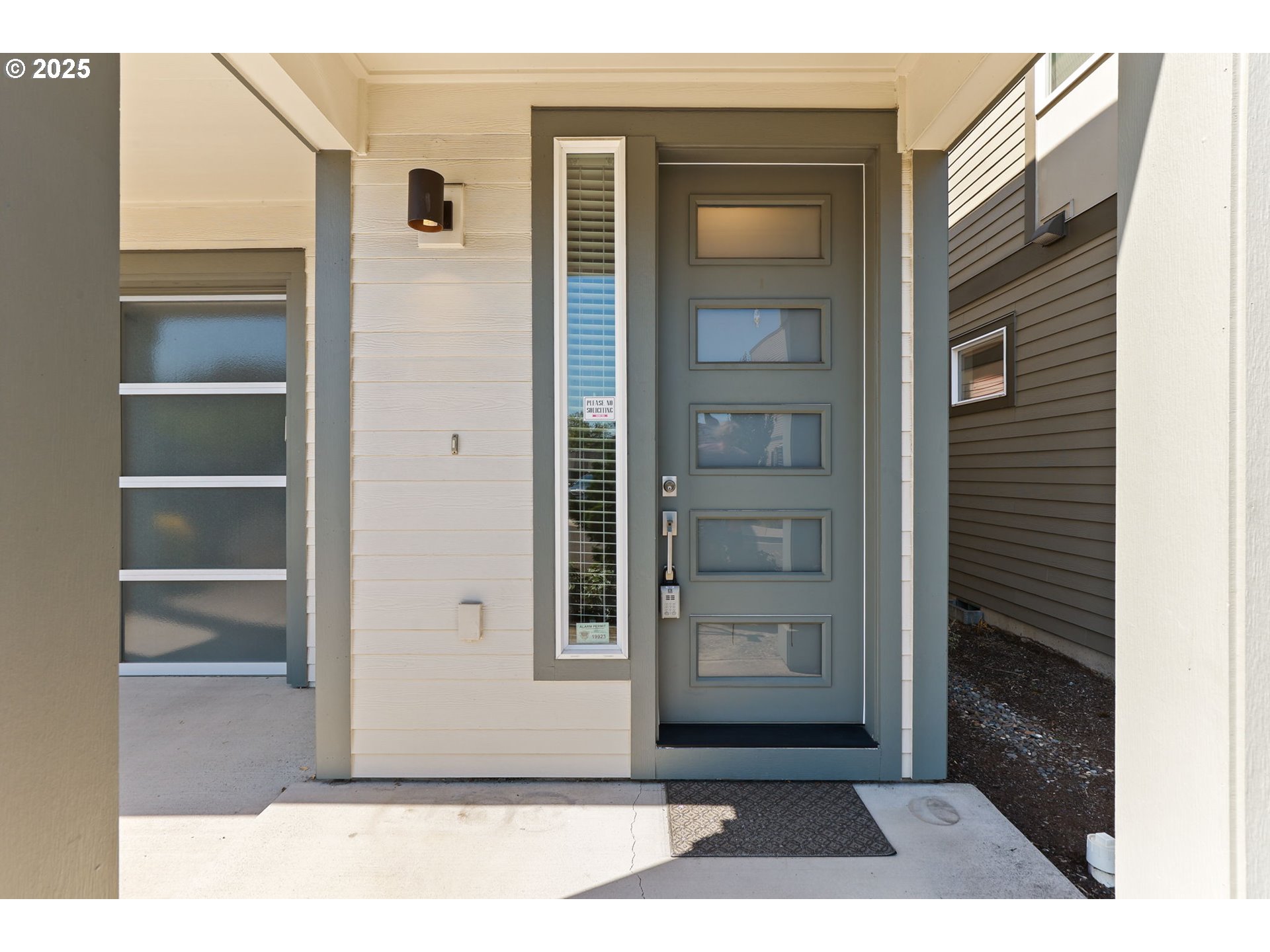 property viewer photo 2