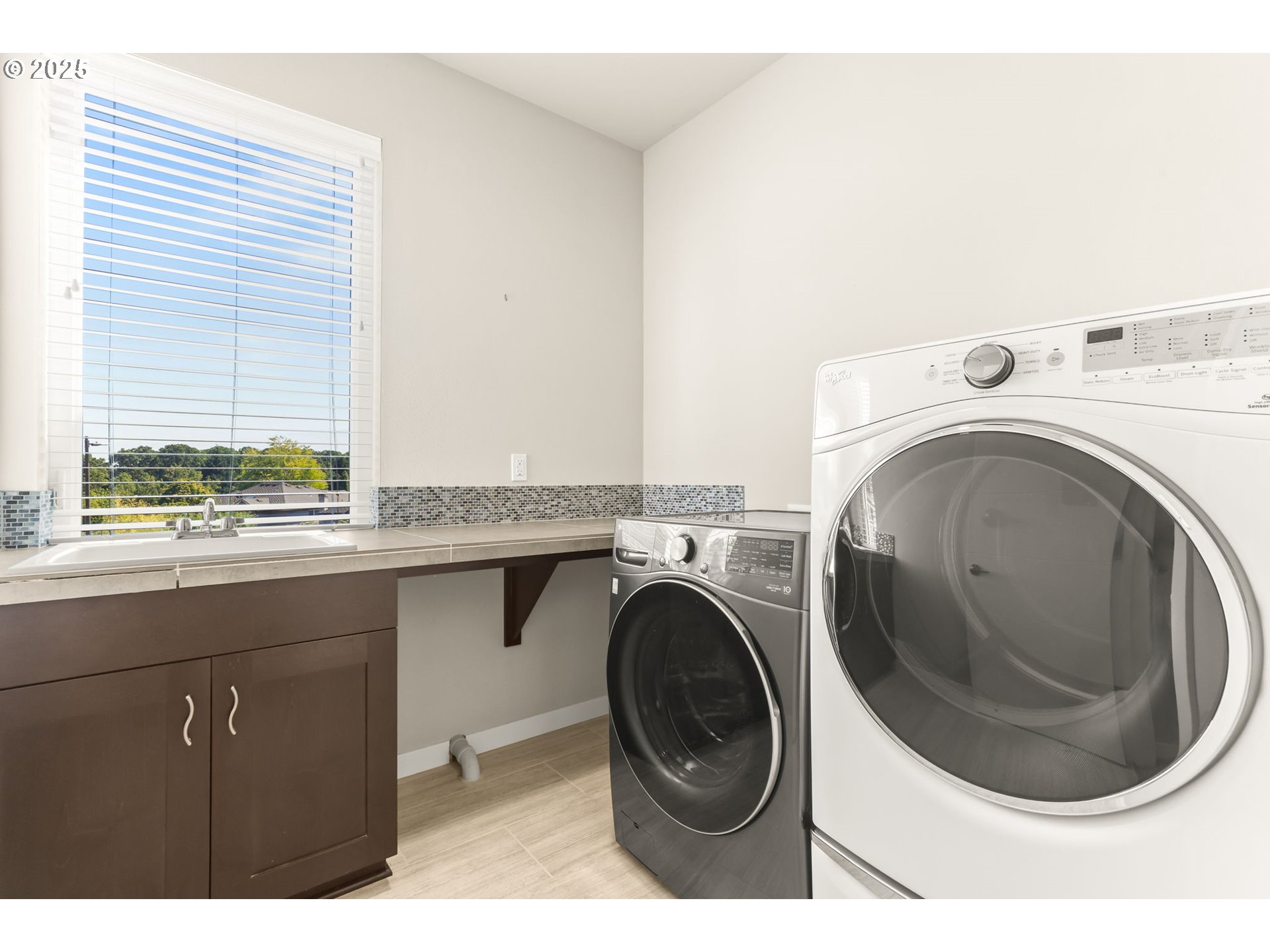 property viewer photo 23