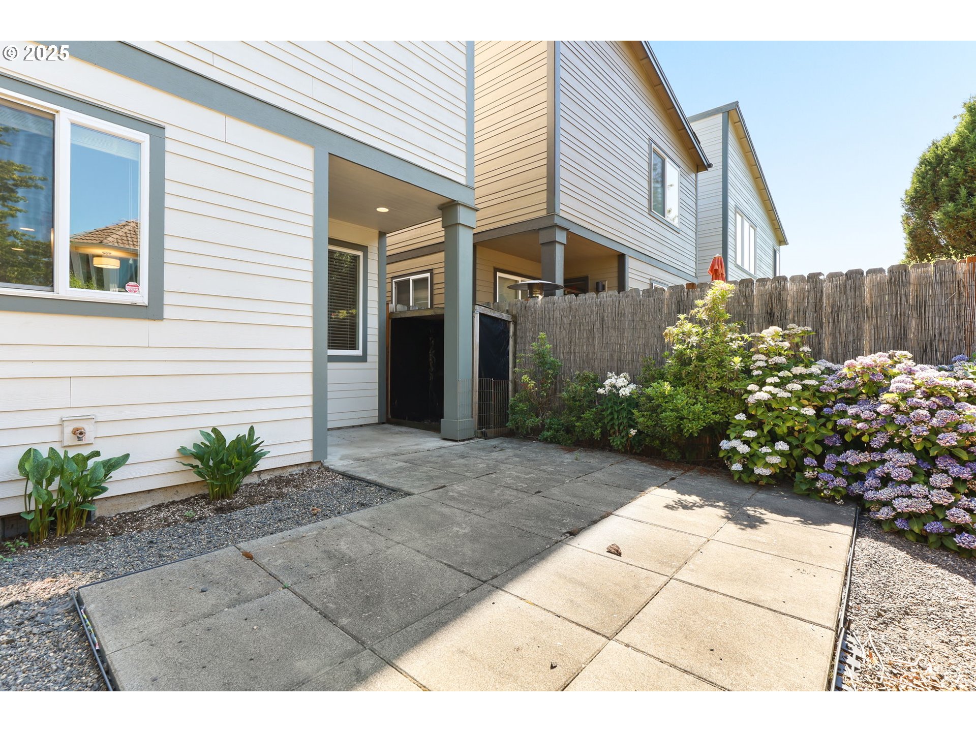 property viewer photo 27
