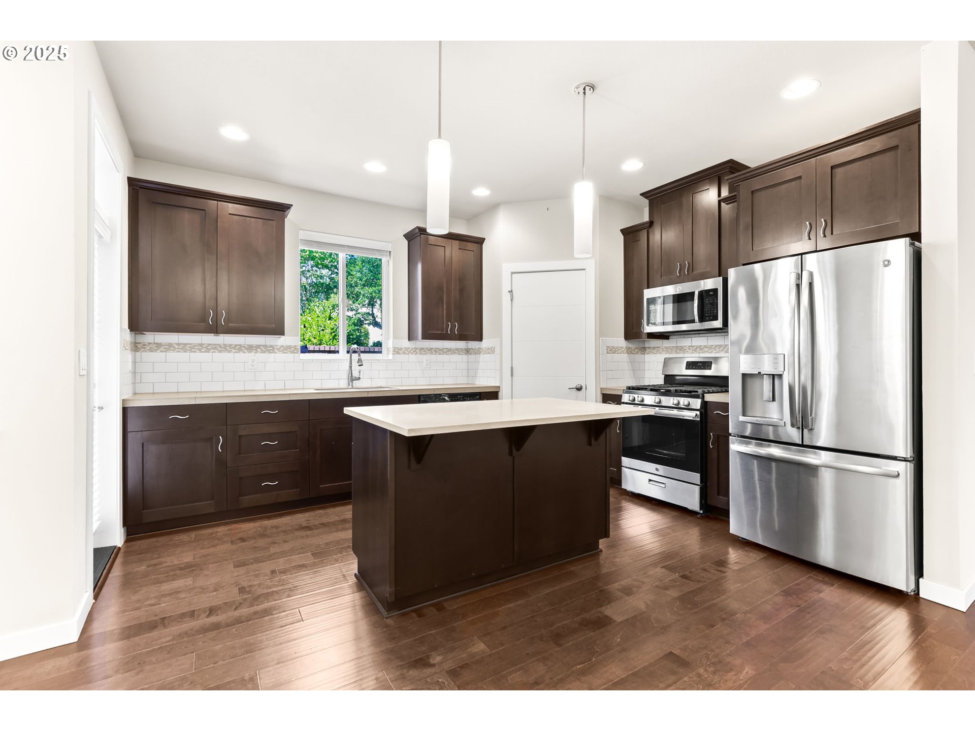 property viewer photo 7