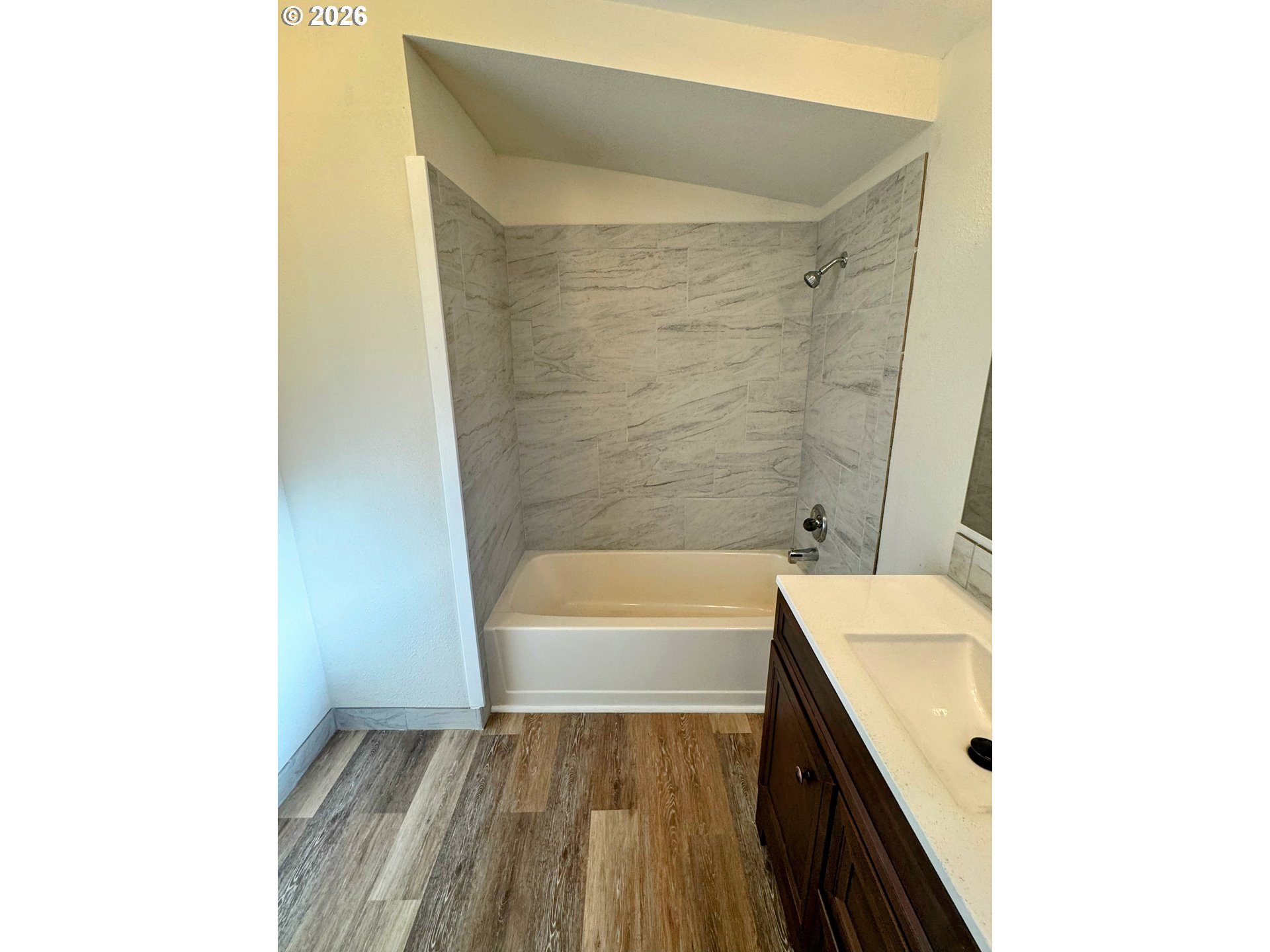 property viewer photo 15