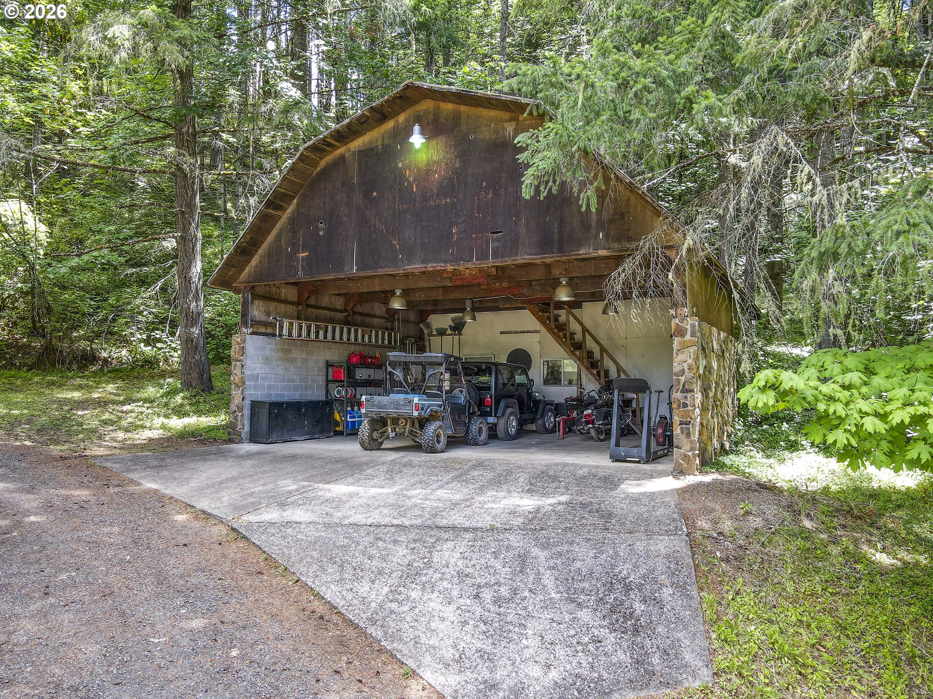 main property photo 40