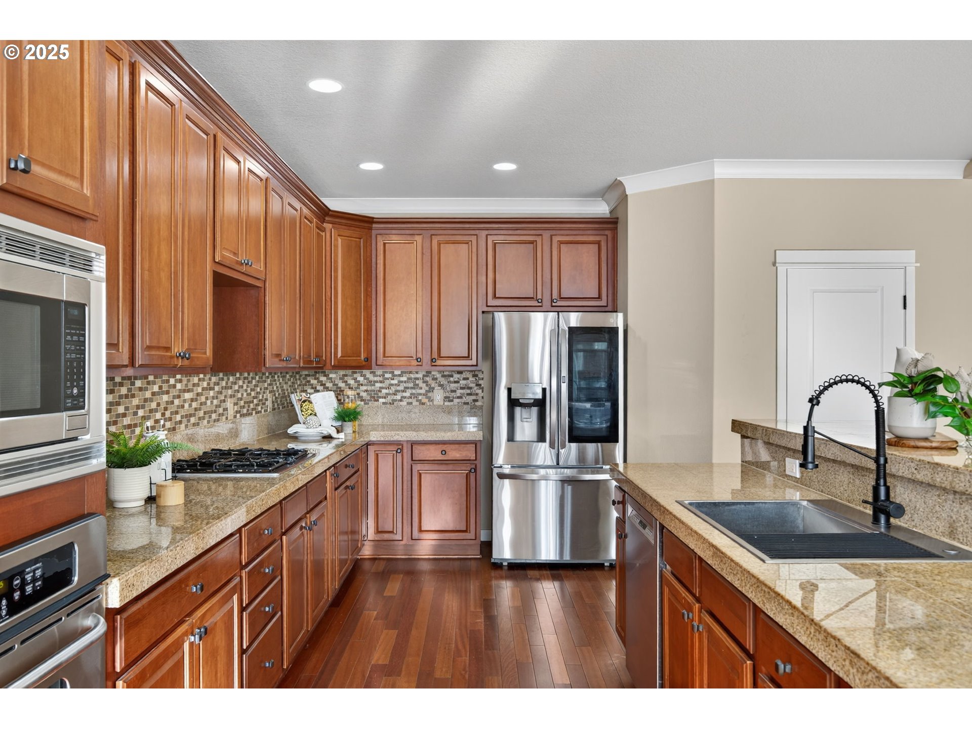 property viewer photo 16