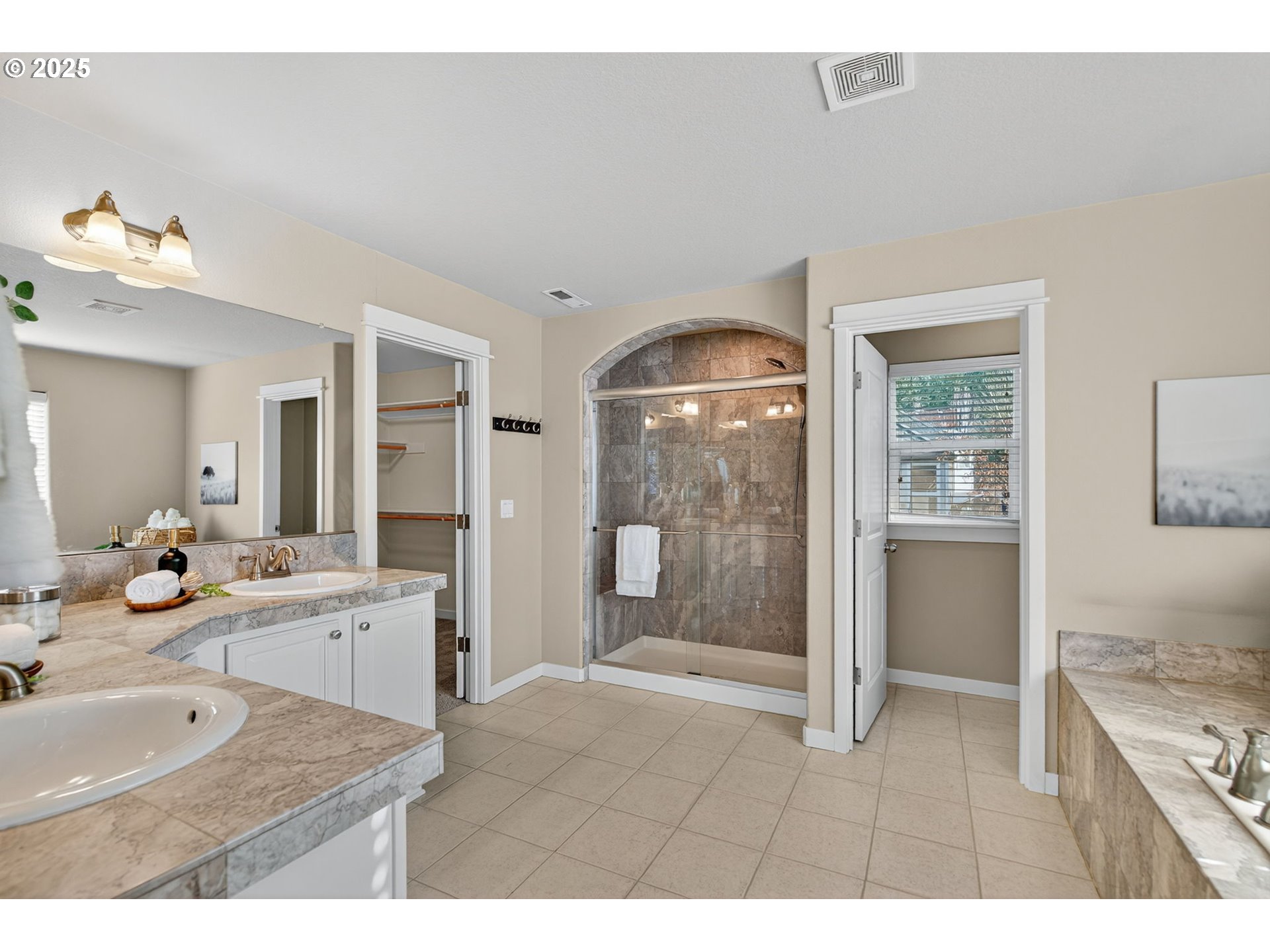 property viewer photo 30
