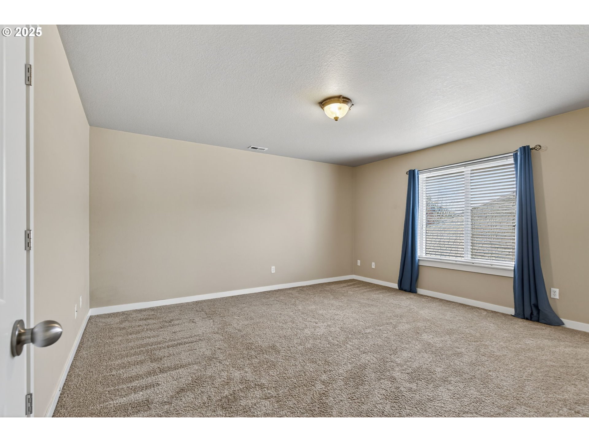 property viewer photo 31