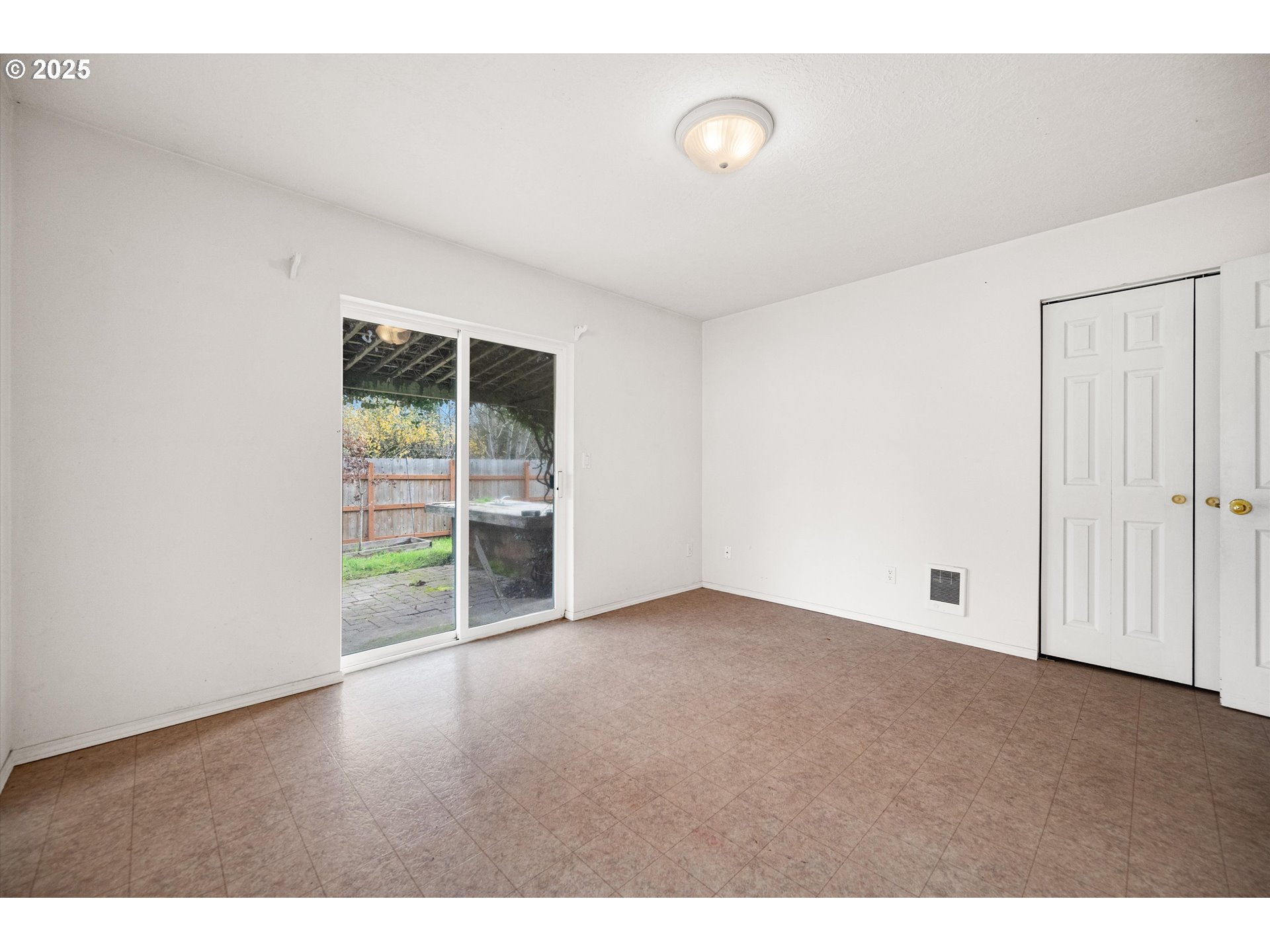 property viewer photo 12