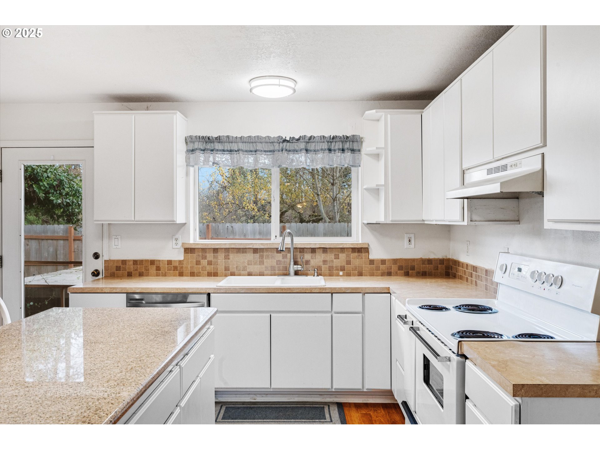 property viewer photo 6