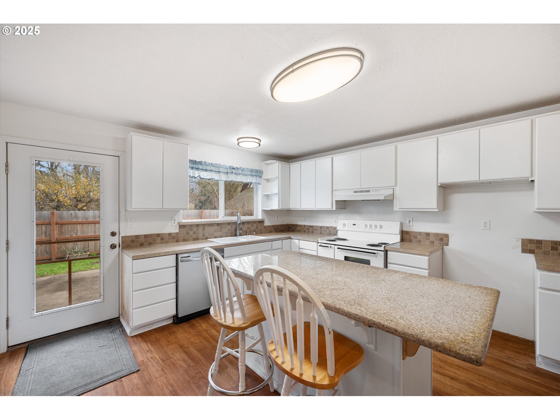 property viewer photo 7