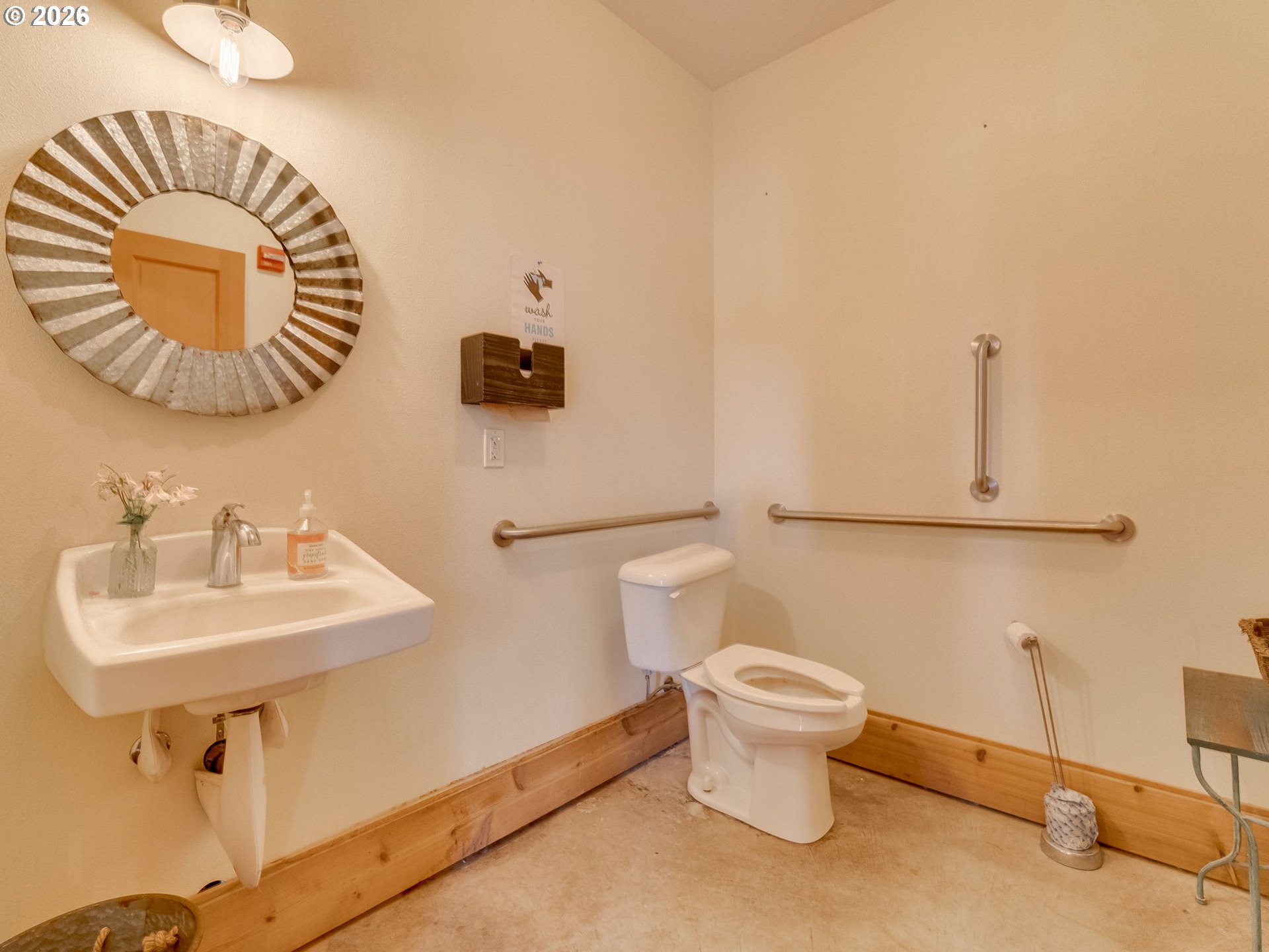 main property photo 28