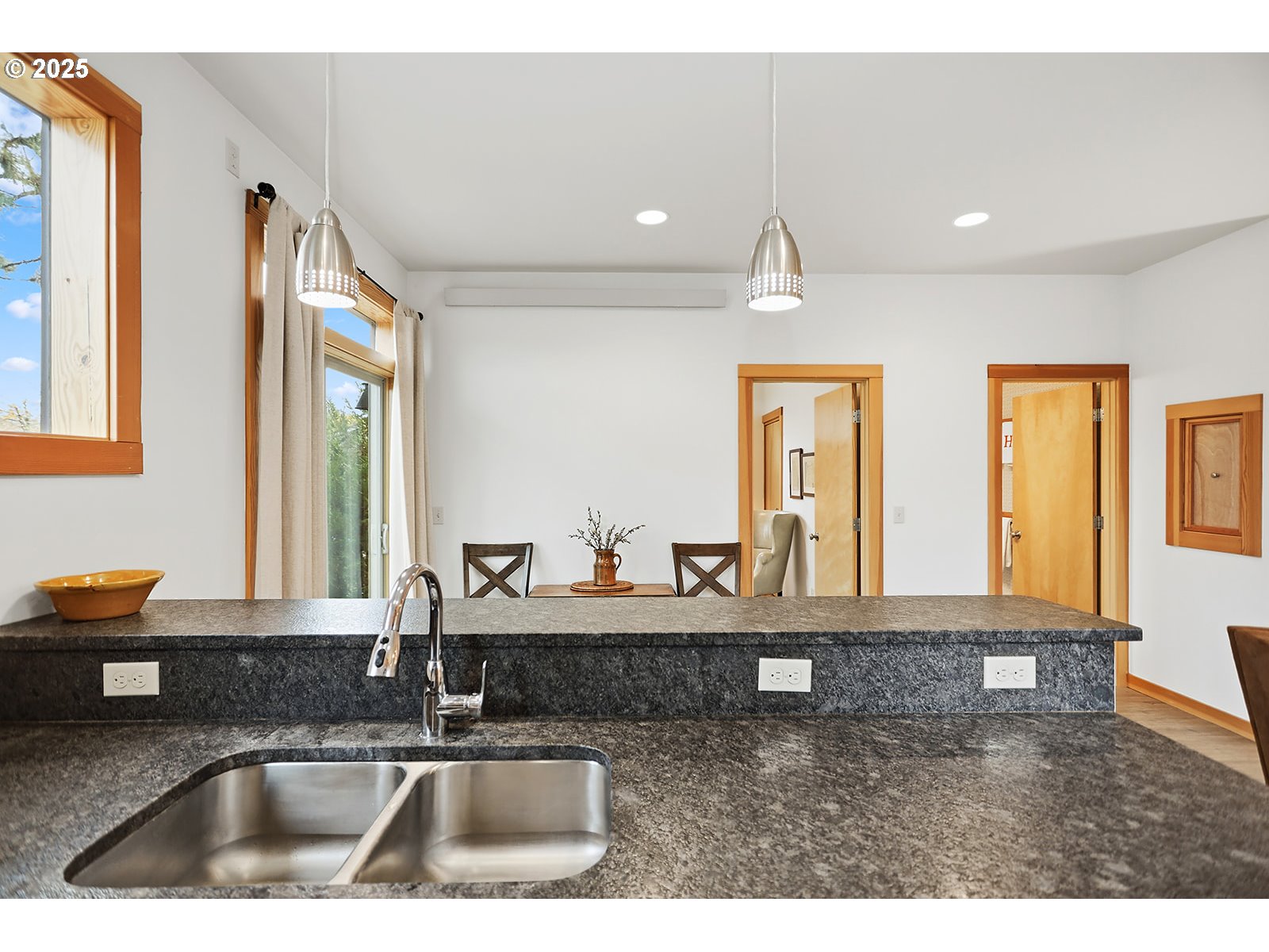 property viewer photo 12