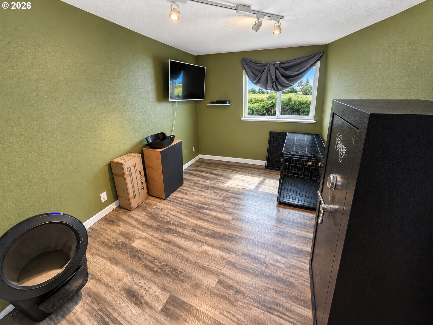 main property photo 18