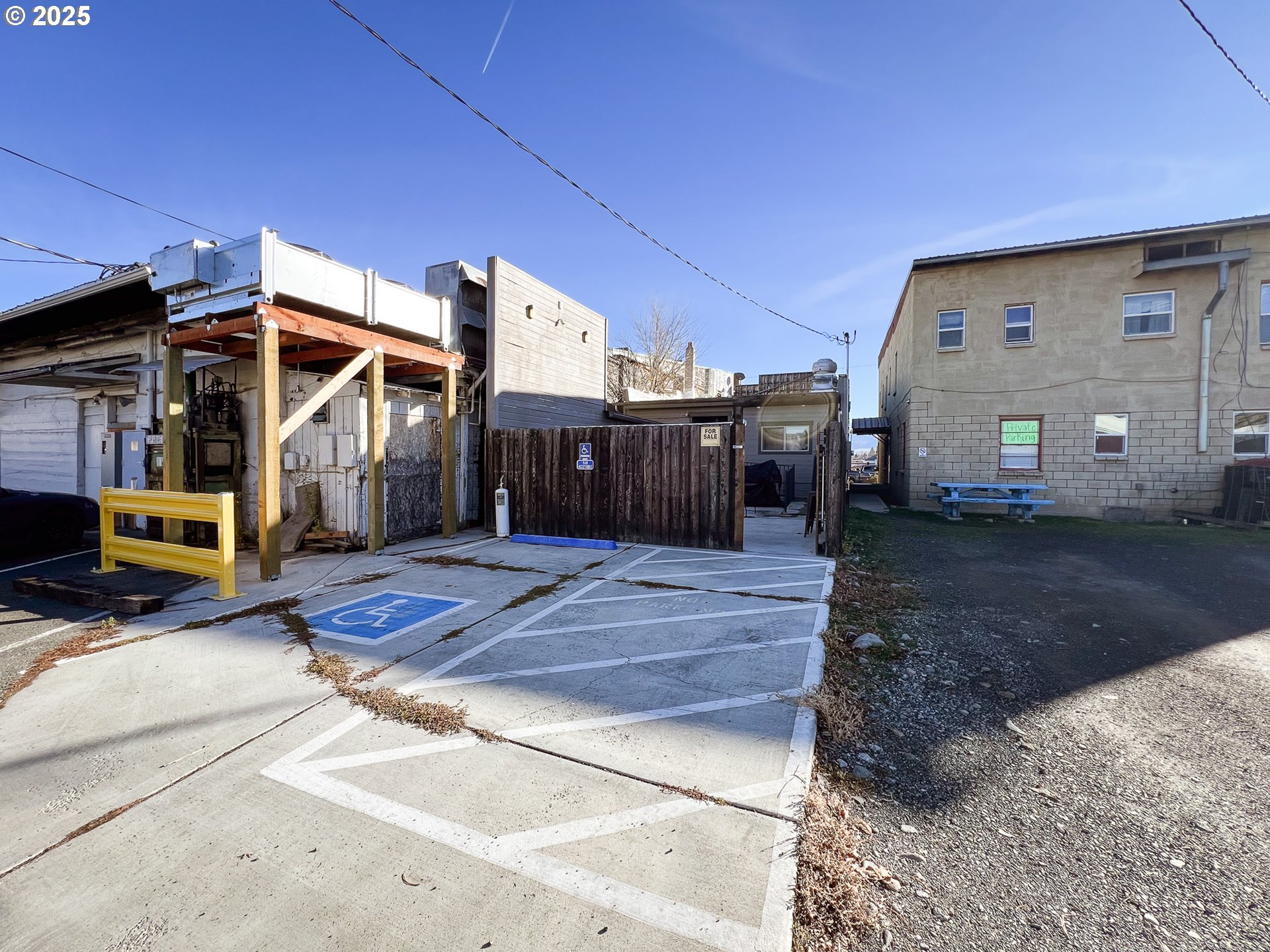 main property photo 32