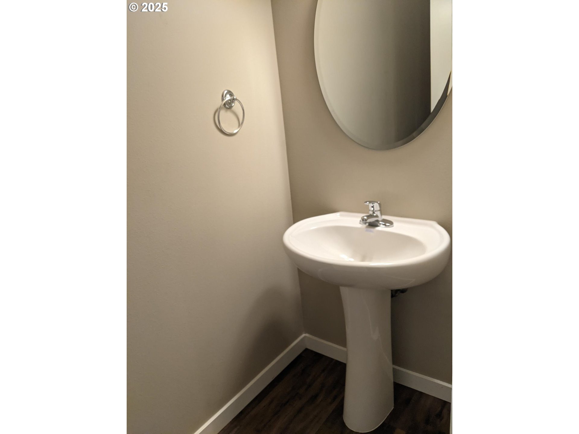 property viewer photo 3