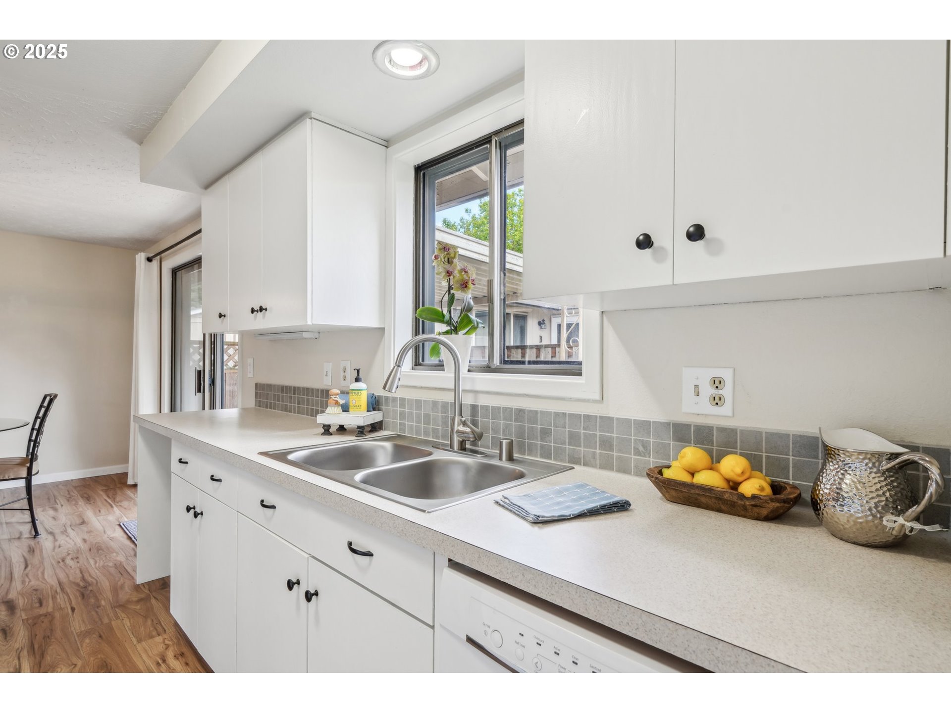 property viewer photo 10