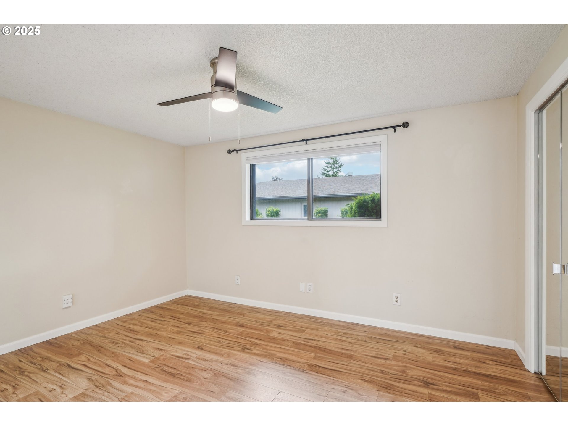 property viewer photo 12