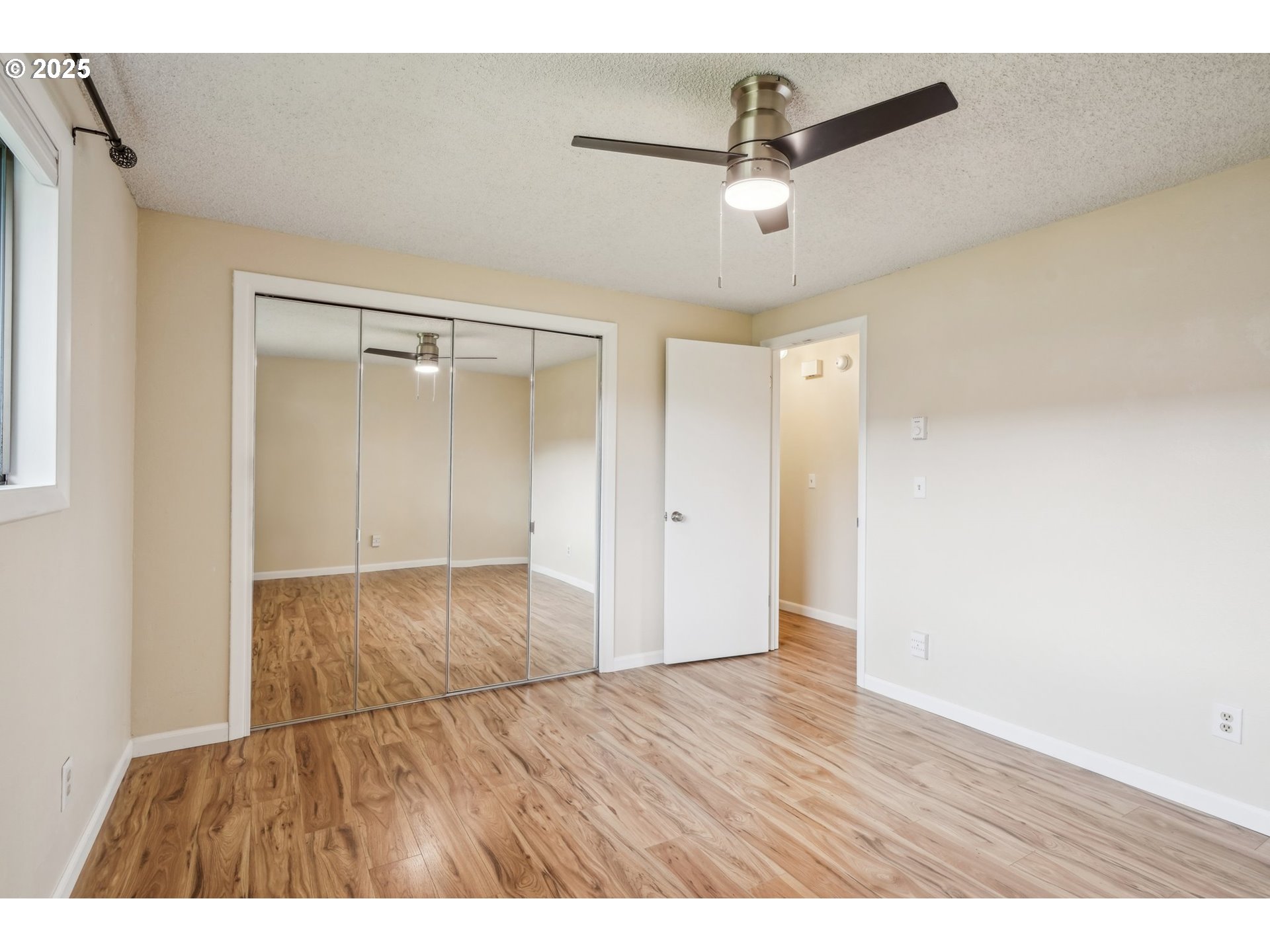 property viewer photo 13