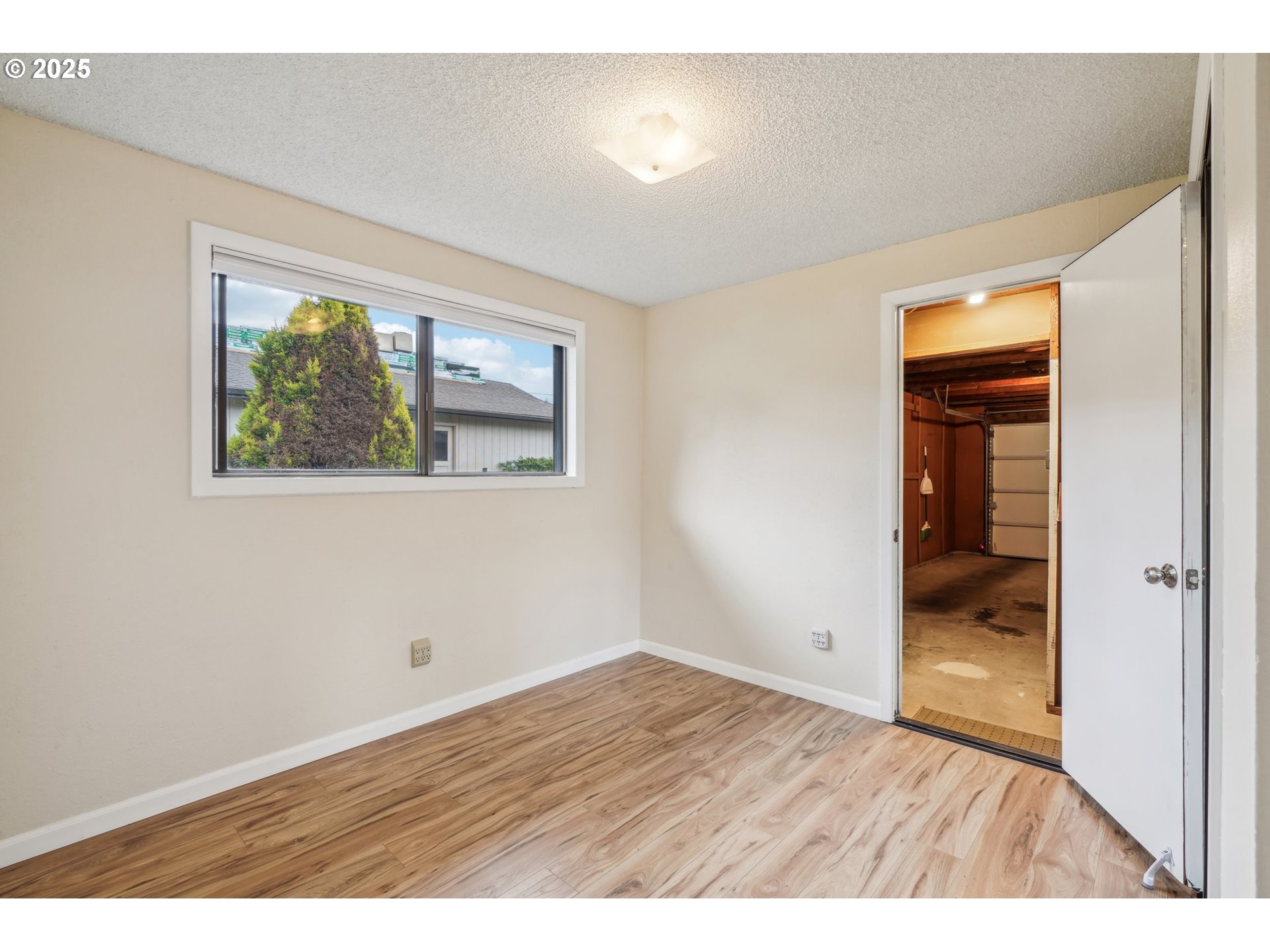 property viewer photo 15