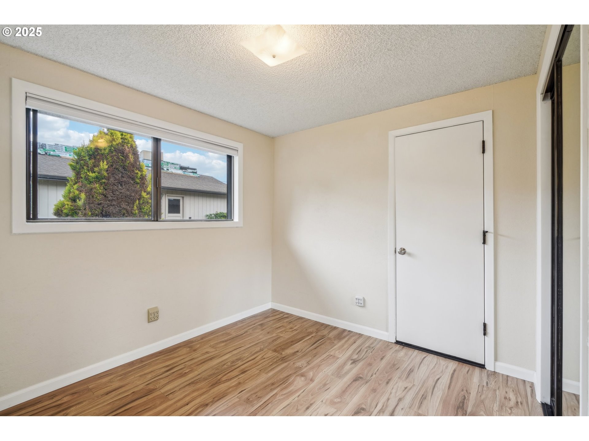property viewer photo 16