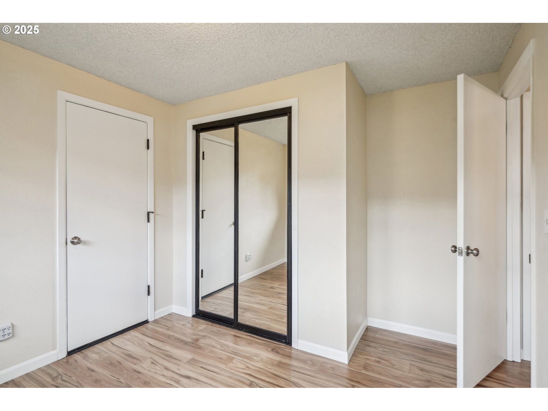 property viewer photo 17