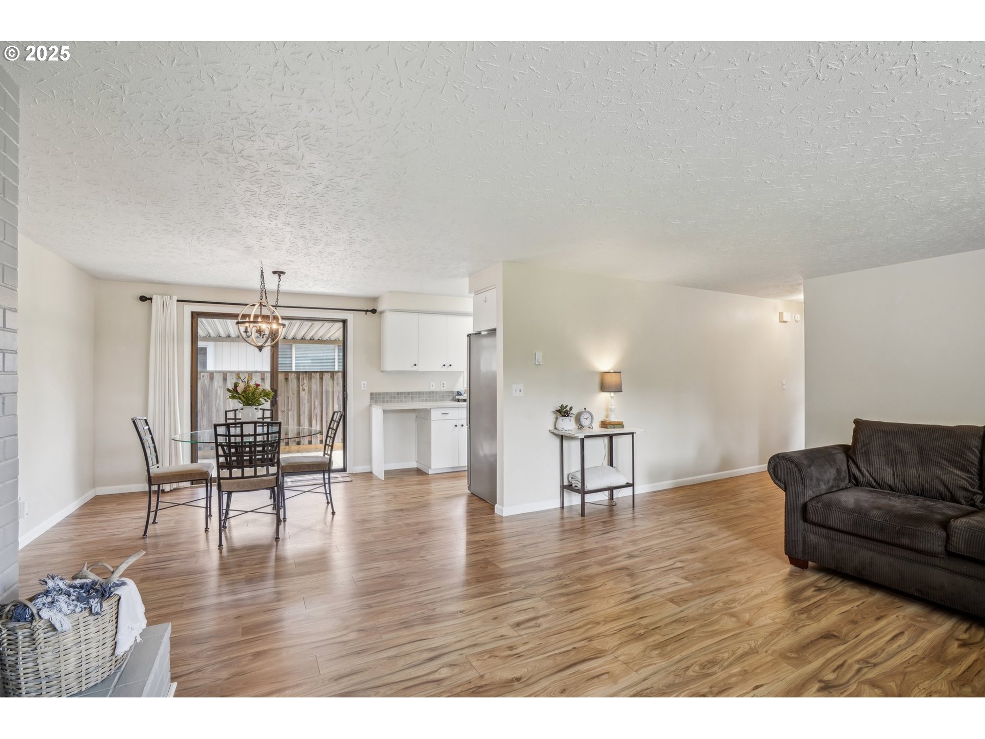property viewer photo 2