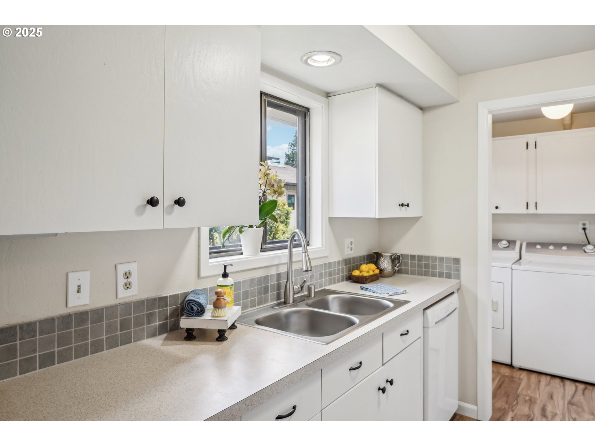 property viewer photo 8