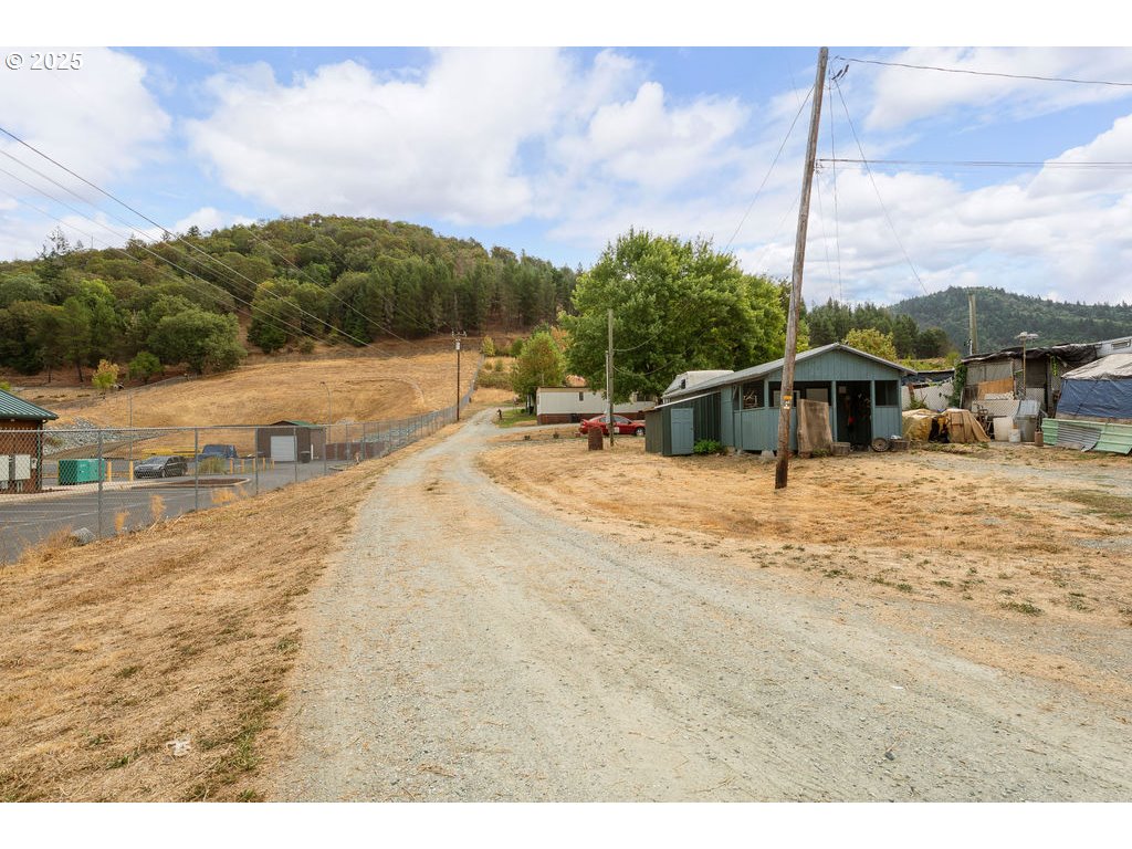 main property photo 25