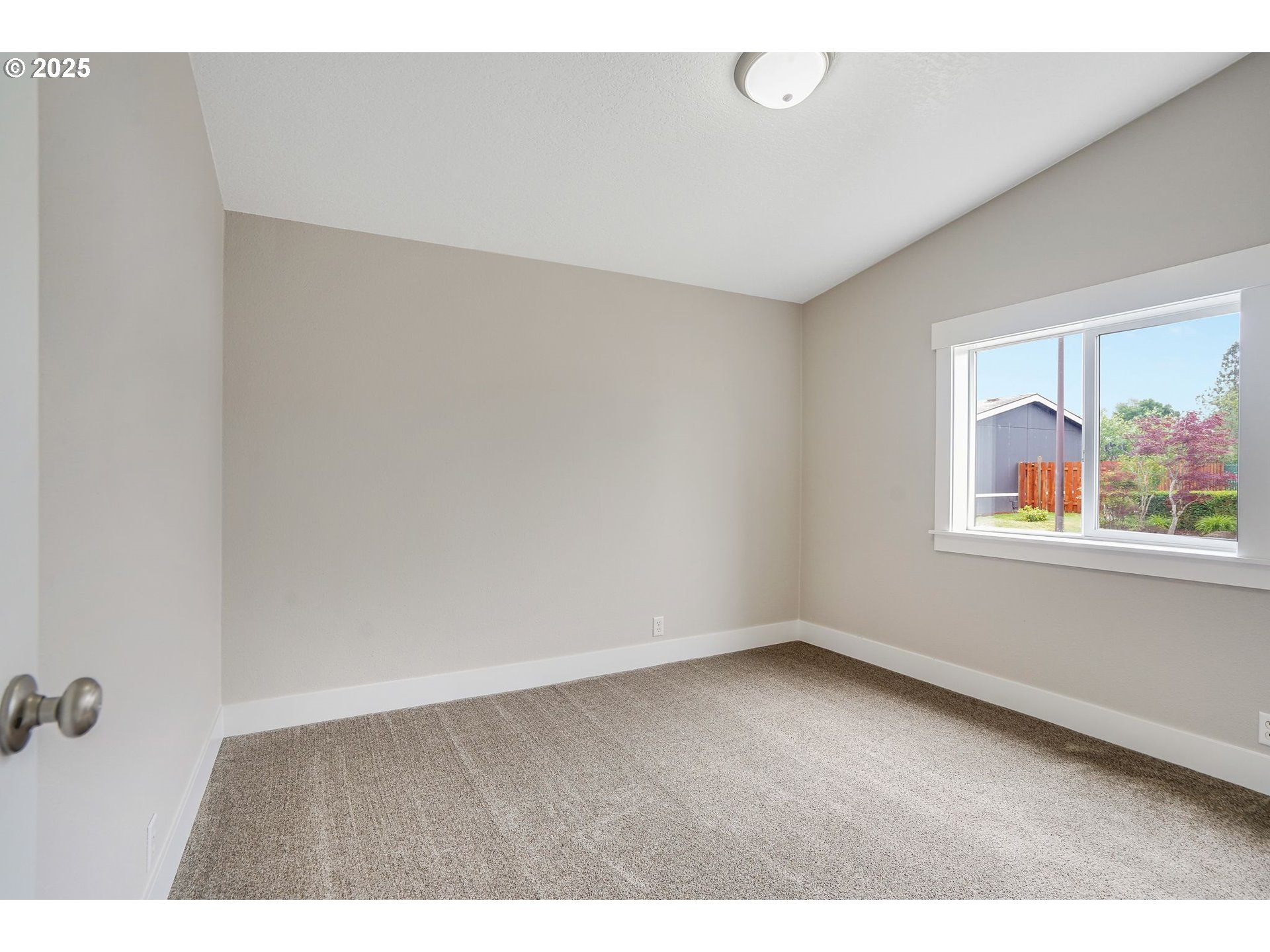 property viewer photo 24