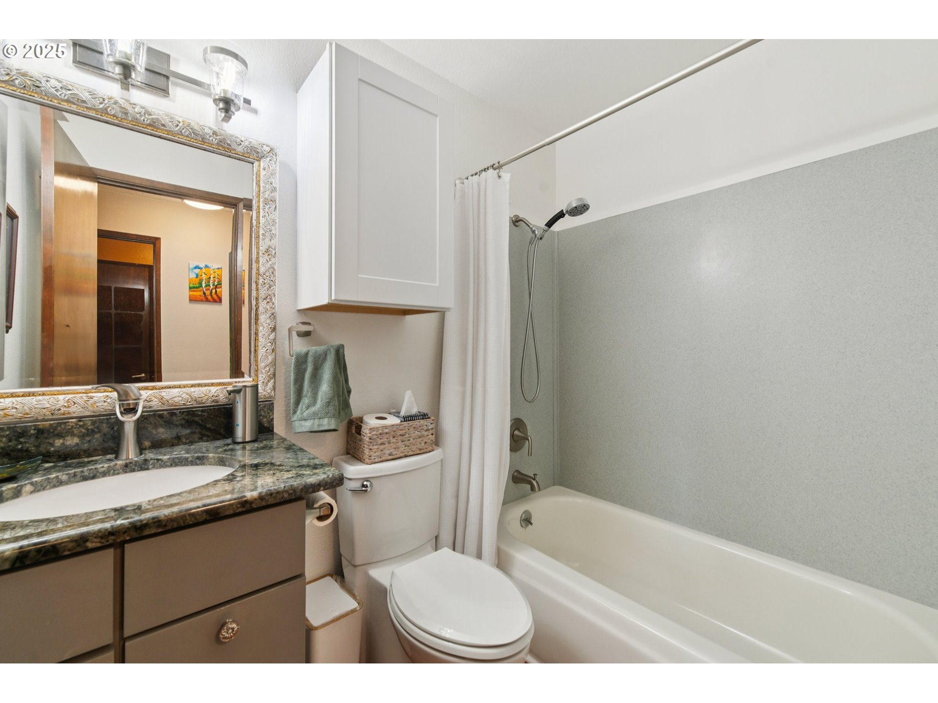 property viewer photo 17