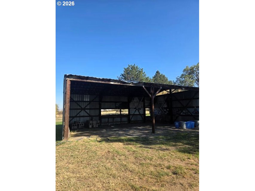 main property photo 17